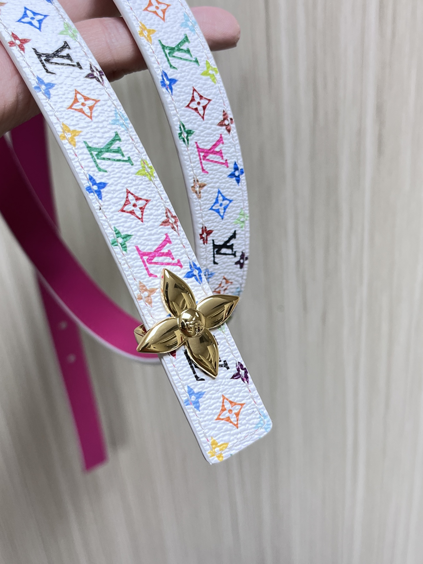  2.0宽白彩，一面白彩印花，另一面进口牛皮，白搭精品扣头