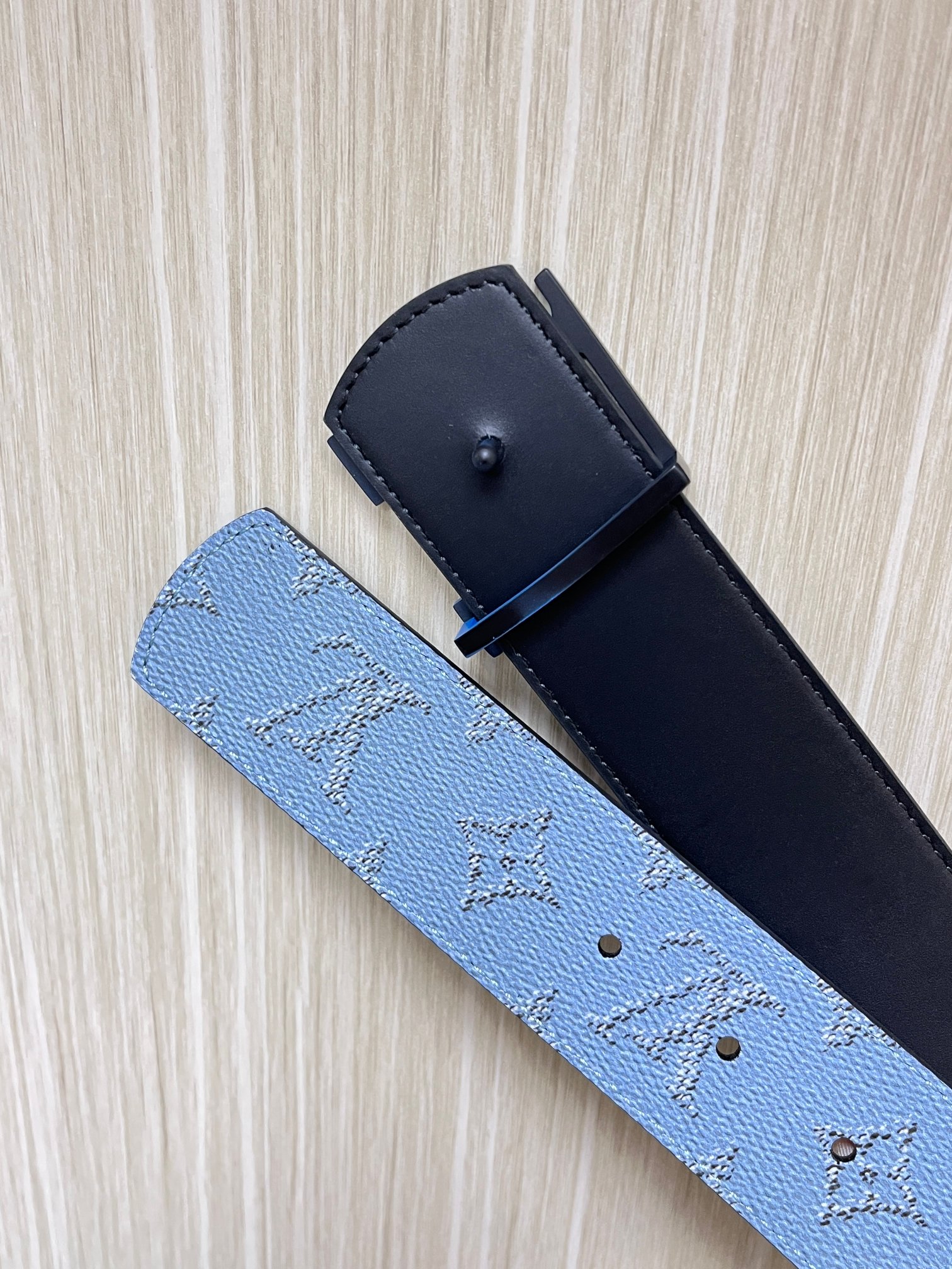 [LV Belts]Double-sided belt is the latest interpretation of classic style Now