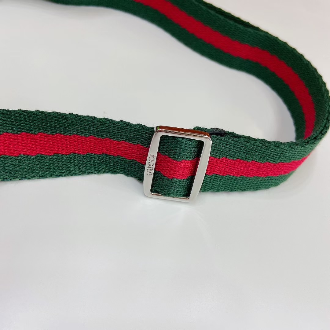 Gucci 古奇官网新款，双弹簧钩扣窄腰带，经典红绿布可调节，尺码S、M、L，新时尚穿搭，随性松弛感.2