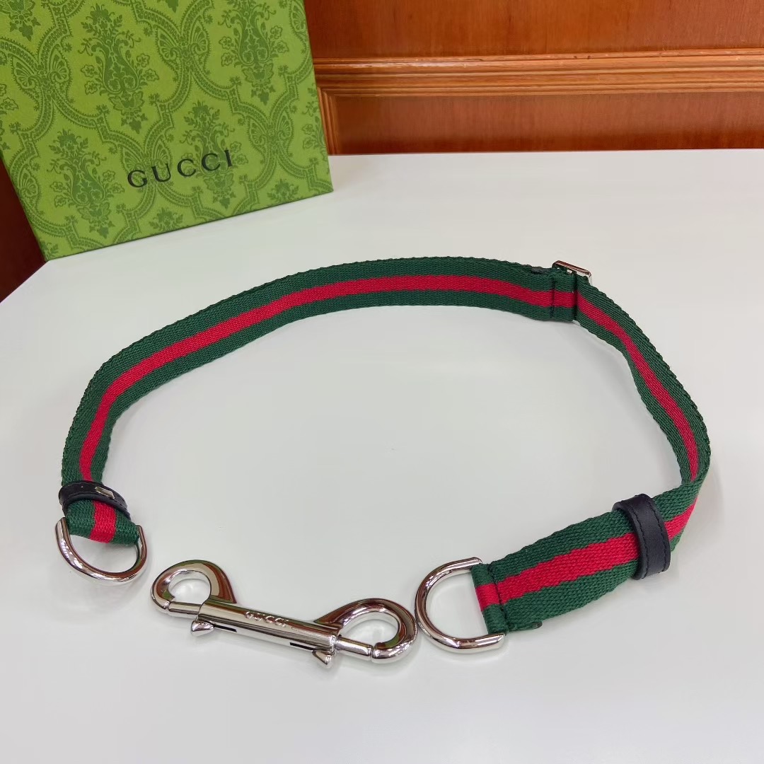 Gucci 古奇官网新款，双弹簧钩扣窄腰带，经典红绿布可调节，尺码S、M、L，新时尚穿搭，随性松弛感.2