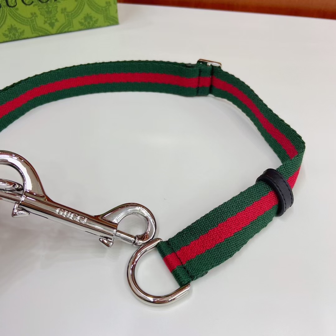 Gucci 古奇官网新款，双弹簧钩扣窄腰带，经典红绿布可调节，尺码S、M、L，新时尚穿搭，随性松弛感.2