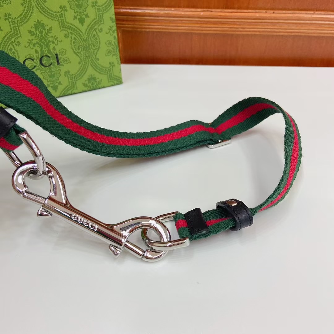 Gucci 古奇官网新款，双弹簧钩扣窄腰带，经典红绿布可调节，尺码S、M、L，新时尚穿搭，随性松弛感.2