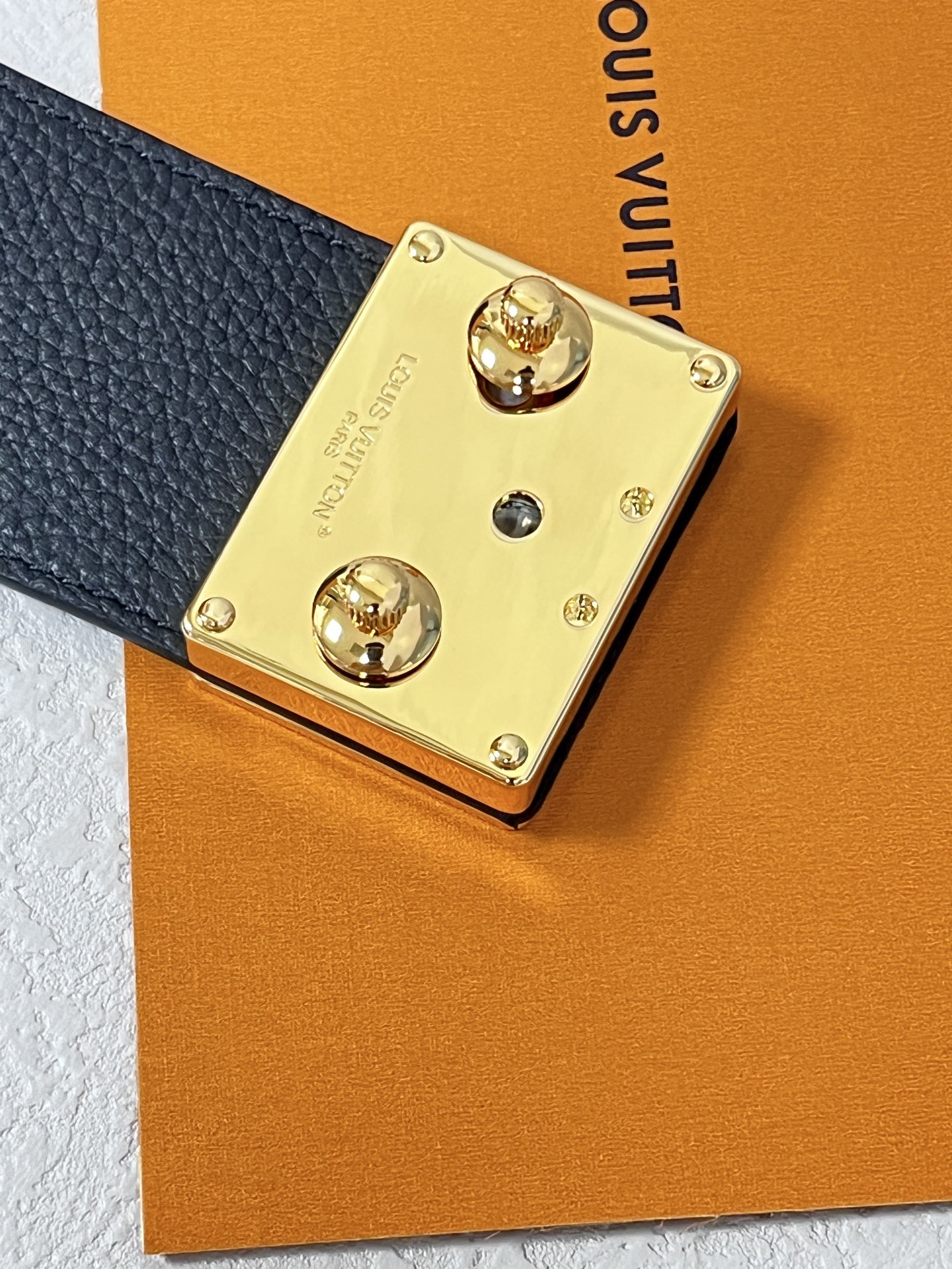 5.0宽双面进口材质.一面帆布印花.一面进口小牛皮.可以调节长度.双面可用75–110欧.5.0宽拉抻带