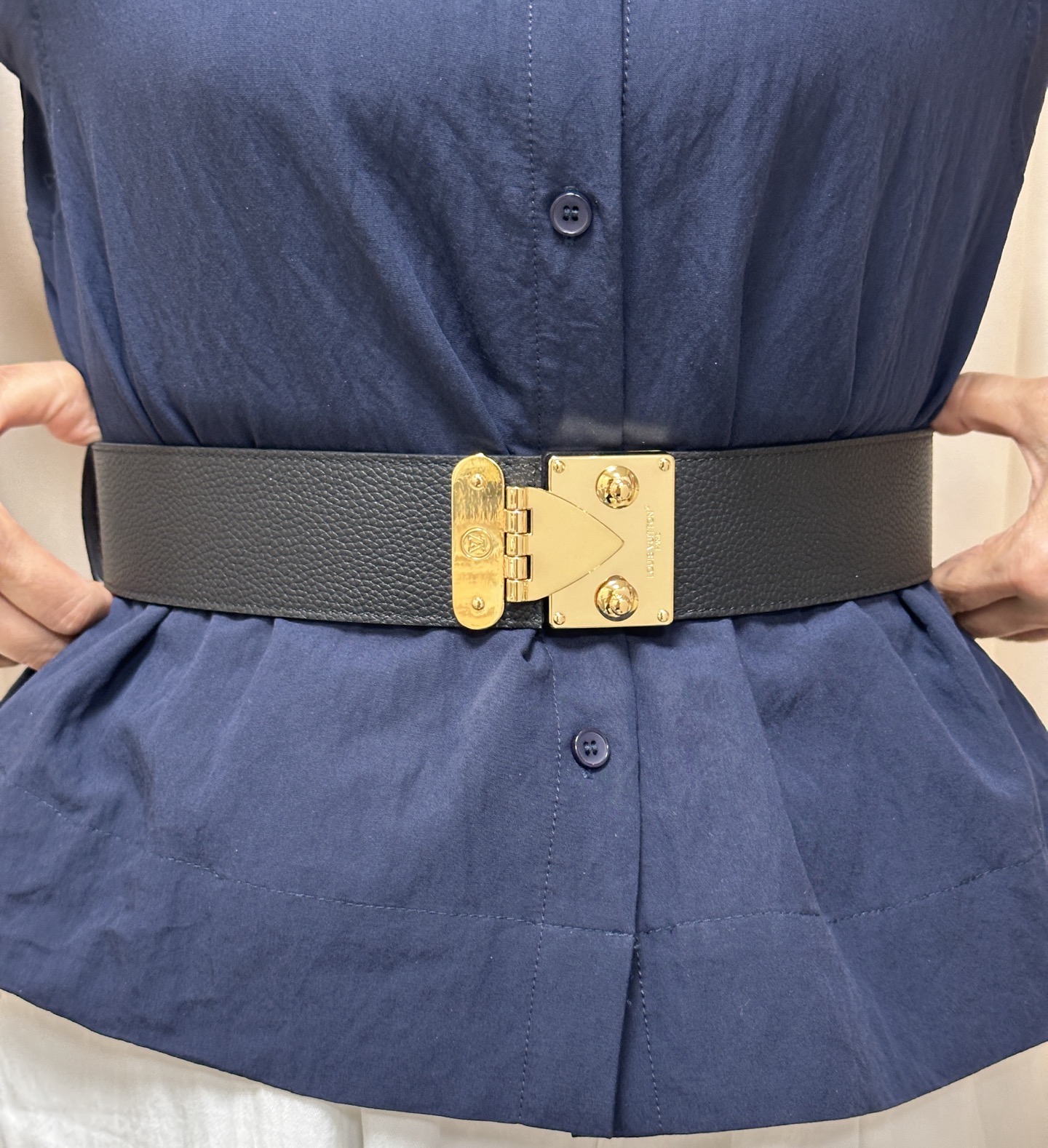 5.0宽双面进口材质.一面帆布印花.一面进口小牛皮.可以调节长度.双面可用75–110欧.5.0宽拉抻带