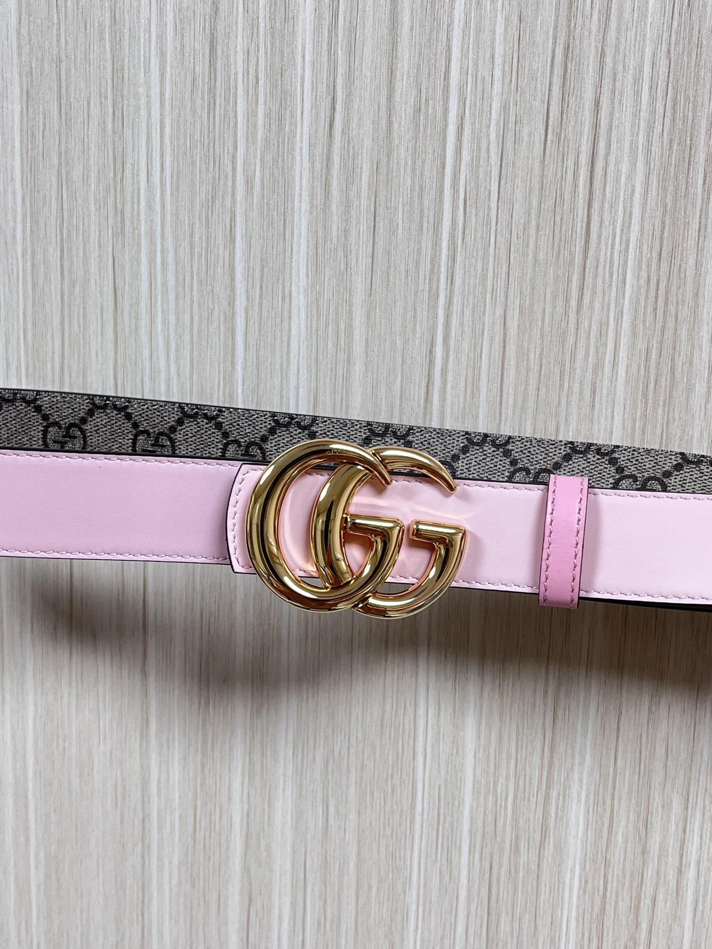 30cm当季新款，一面帆布印花，一面进口粉色牛皮双面可用，3.宽粉底牛皮挂扣.