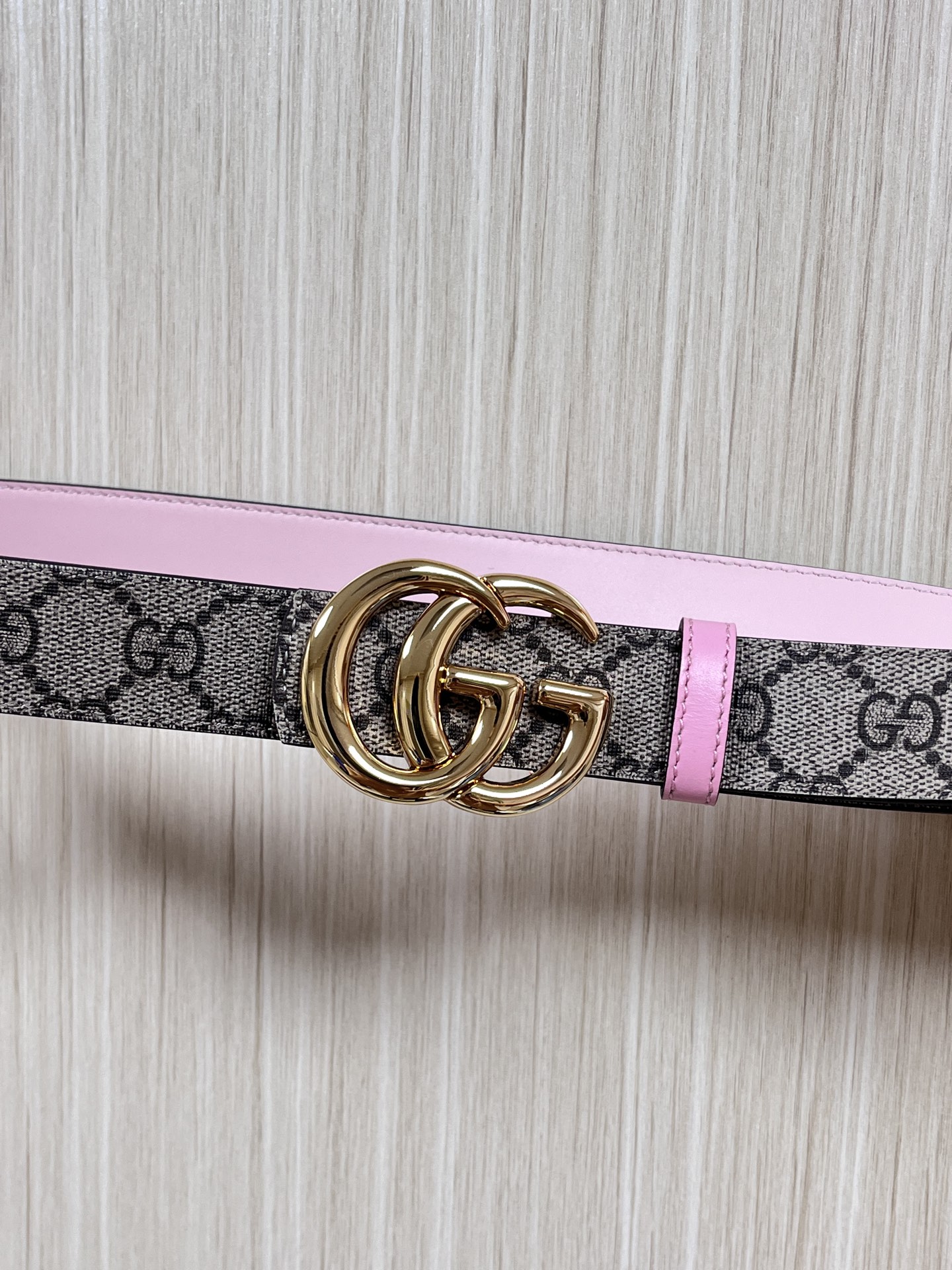 30cm当季新款，一面帆布印花，一面进口粉色牛皮双面可用，3.宽粉底牛皮挂扣.