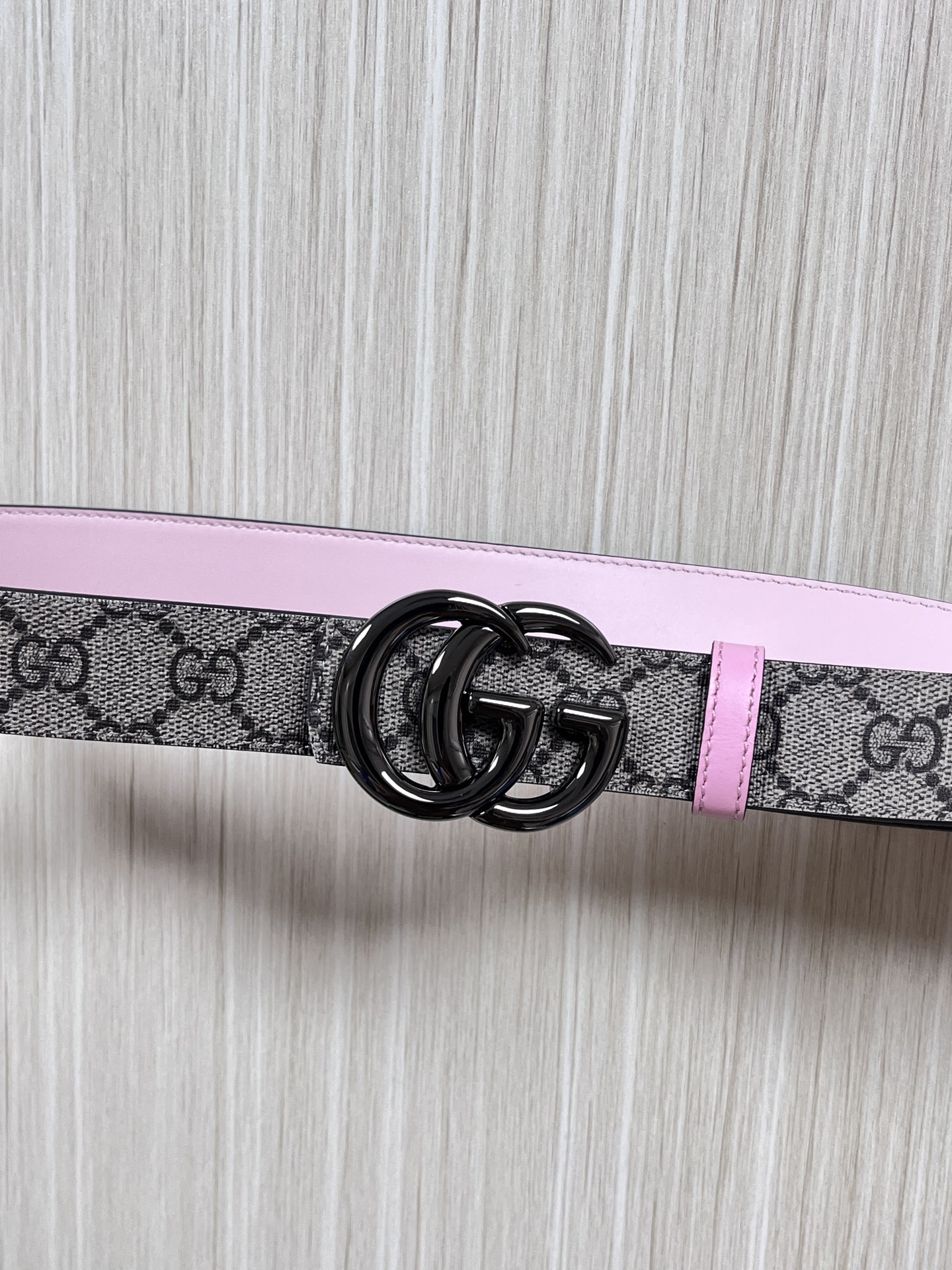 30cm当季新款，一面帆布印花，一面进口粉色牛皮双面可用，3.宽粉底牛皮挂扣.