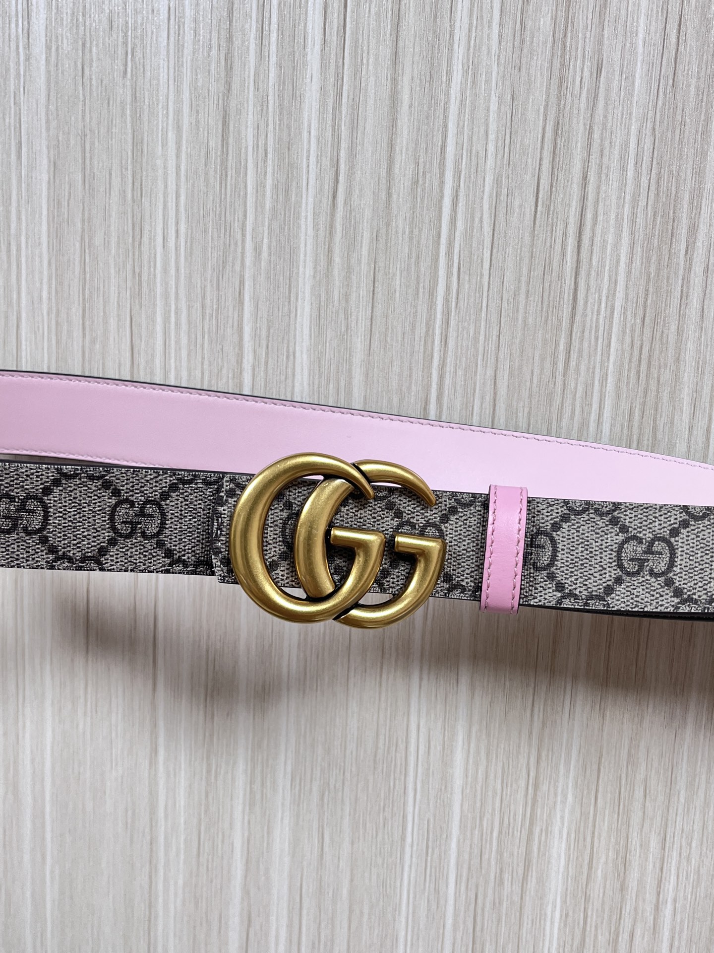 30cm当季新款，一面帆布印花，一面进口粉色牛皮双面可用，3.宽粉底牛皮挂扣.