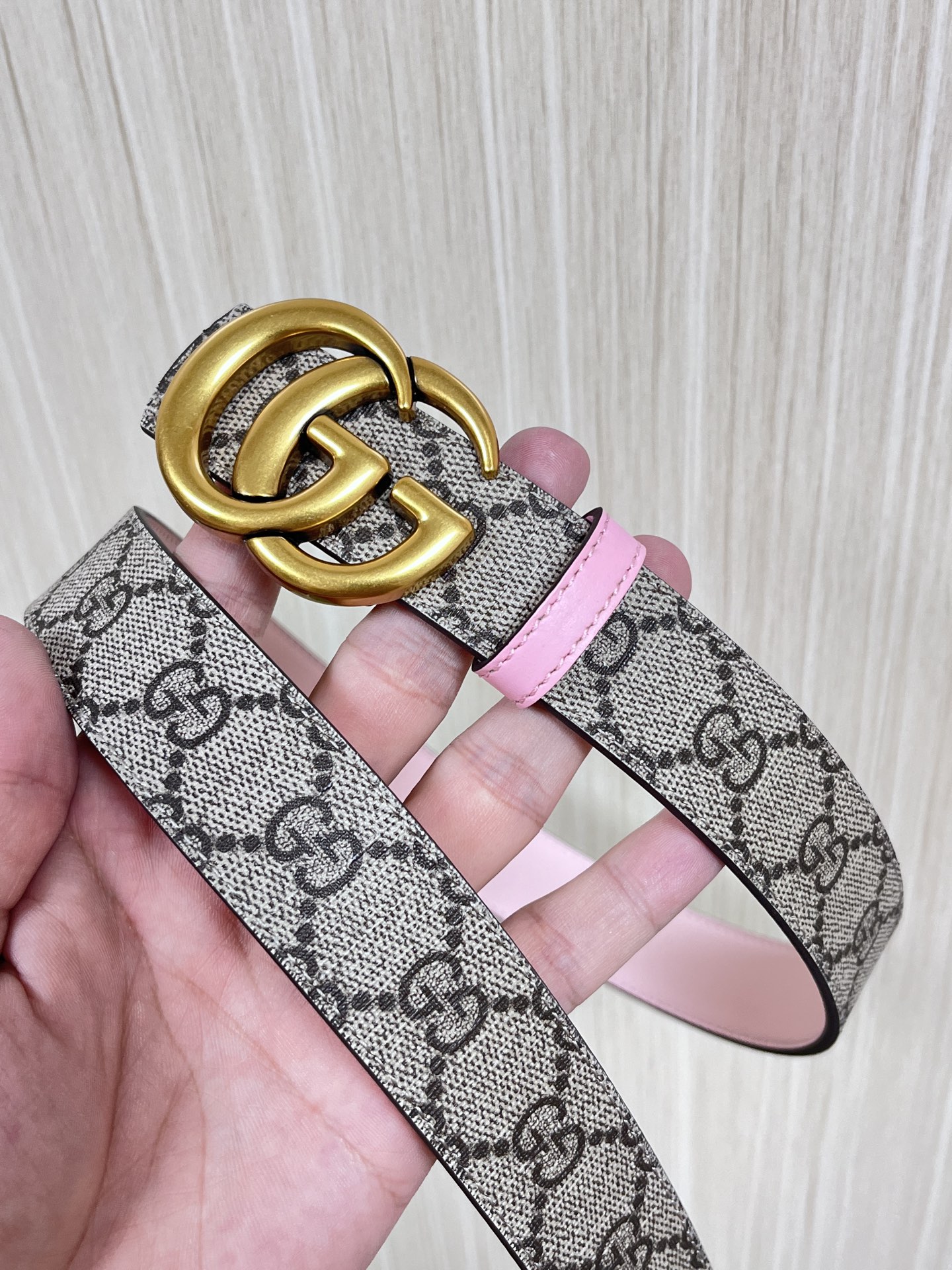 30cm当季新款，一面帆布印花，一面进口粉色牛皮双面可用，3.宽粉底牛皮挂扣.