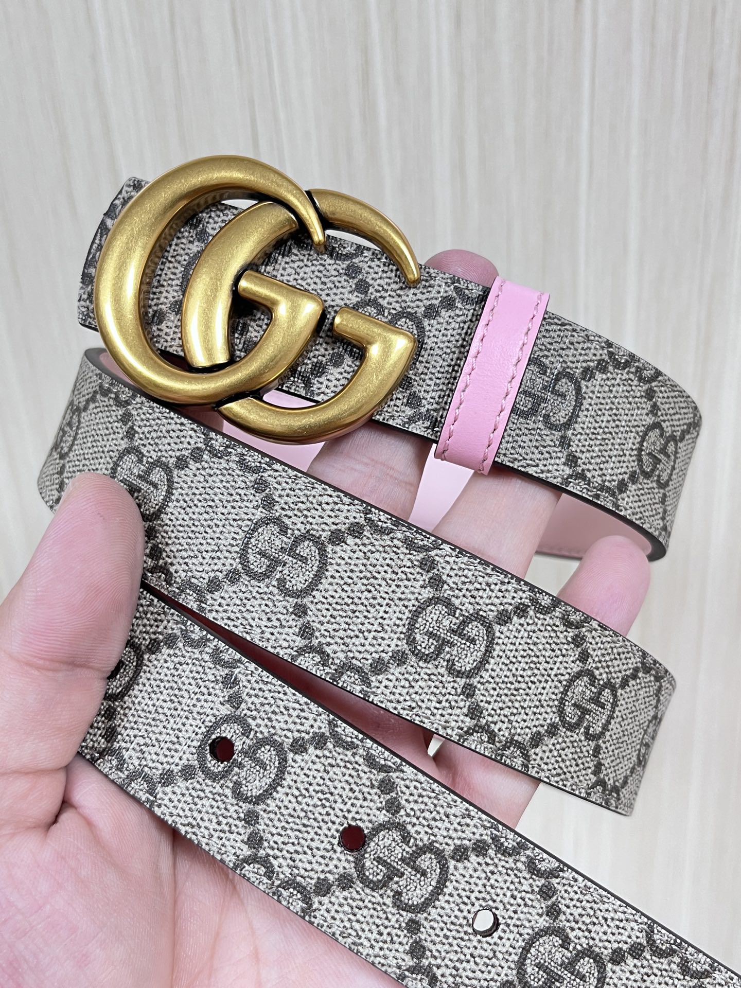 30cm当季新款，一面帆布印花，一面进口粉色牛皮双面可用，3.宽粉底牛皮挂扣.