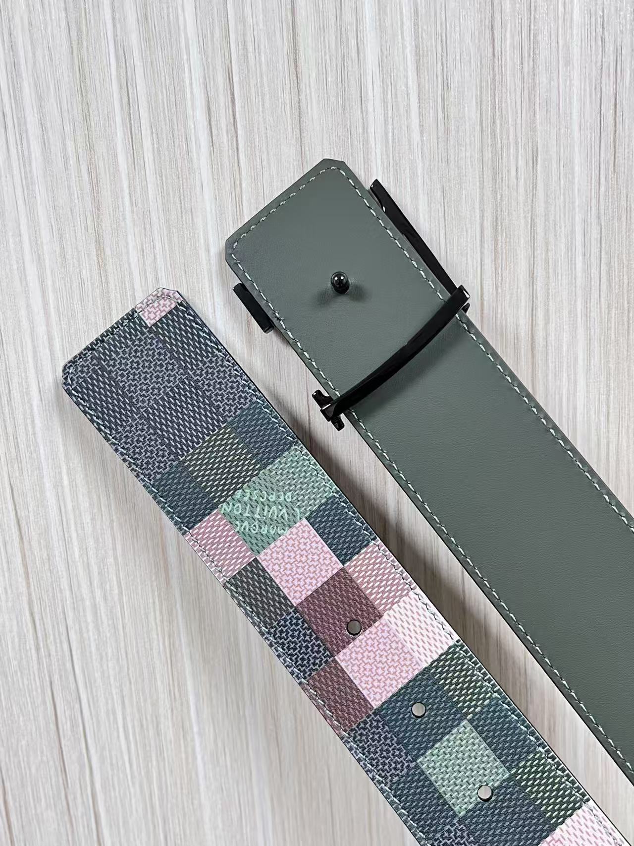 4.0宽双面进口牛皮，印花，搭配精品钢扣。休闲，简单，时尚大方，官网对版。迷彩