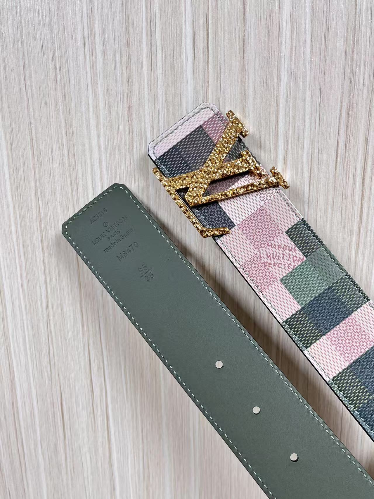 4.0宽双面进口牛皮，印花，搭配精品钢扣。休闲，简单，时尚大方，官网对版。迷彩