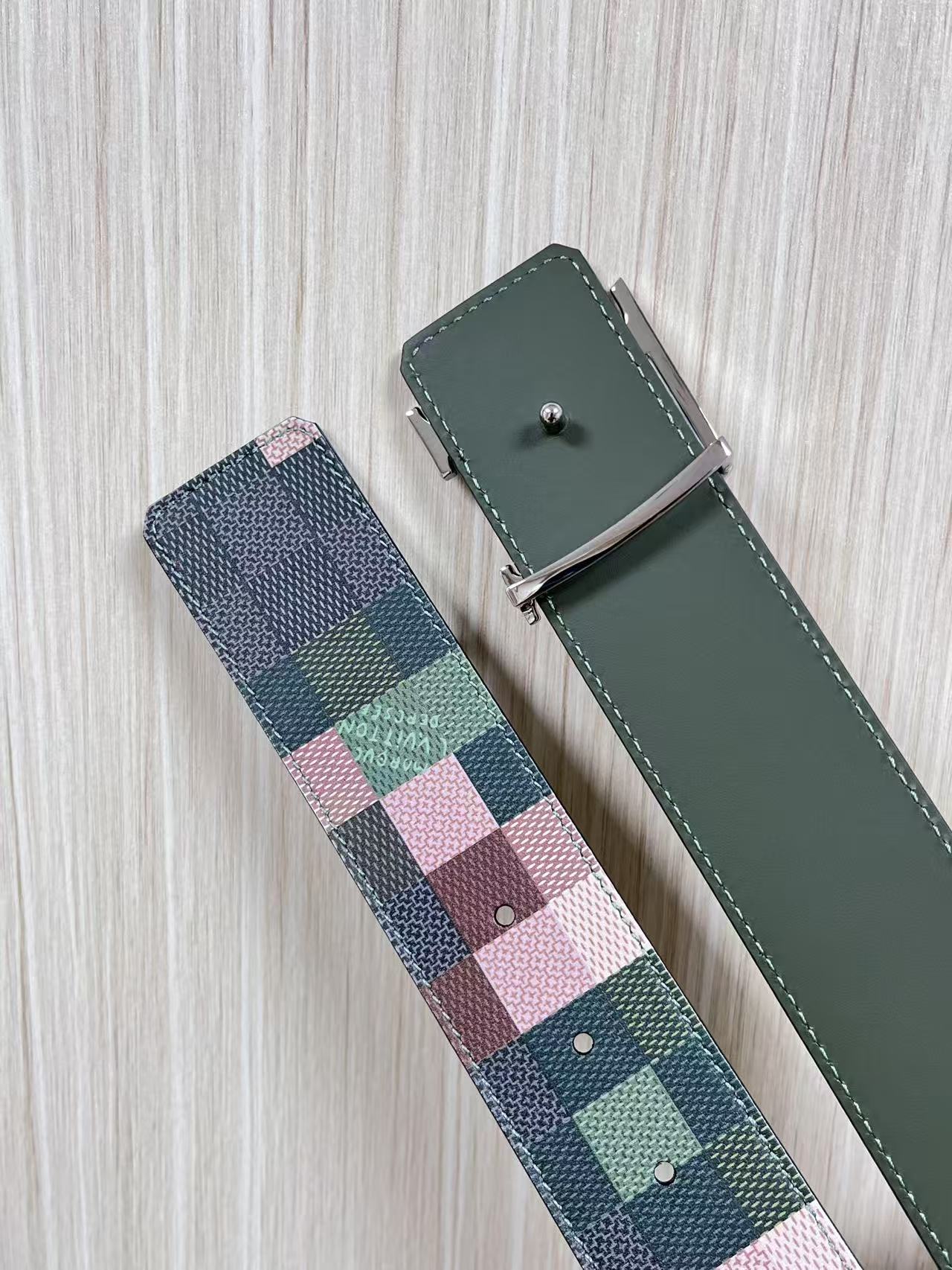 4.0宽双面进口牛皮，印花，搭配精品钢扣。休闲，简单，时尚大方，官网对版。迷彩