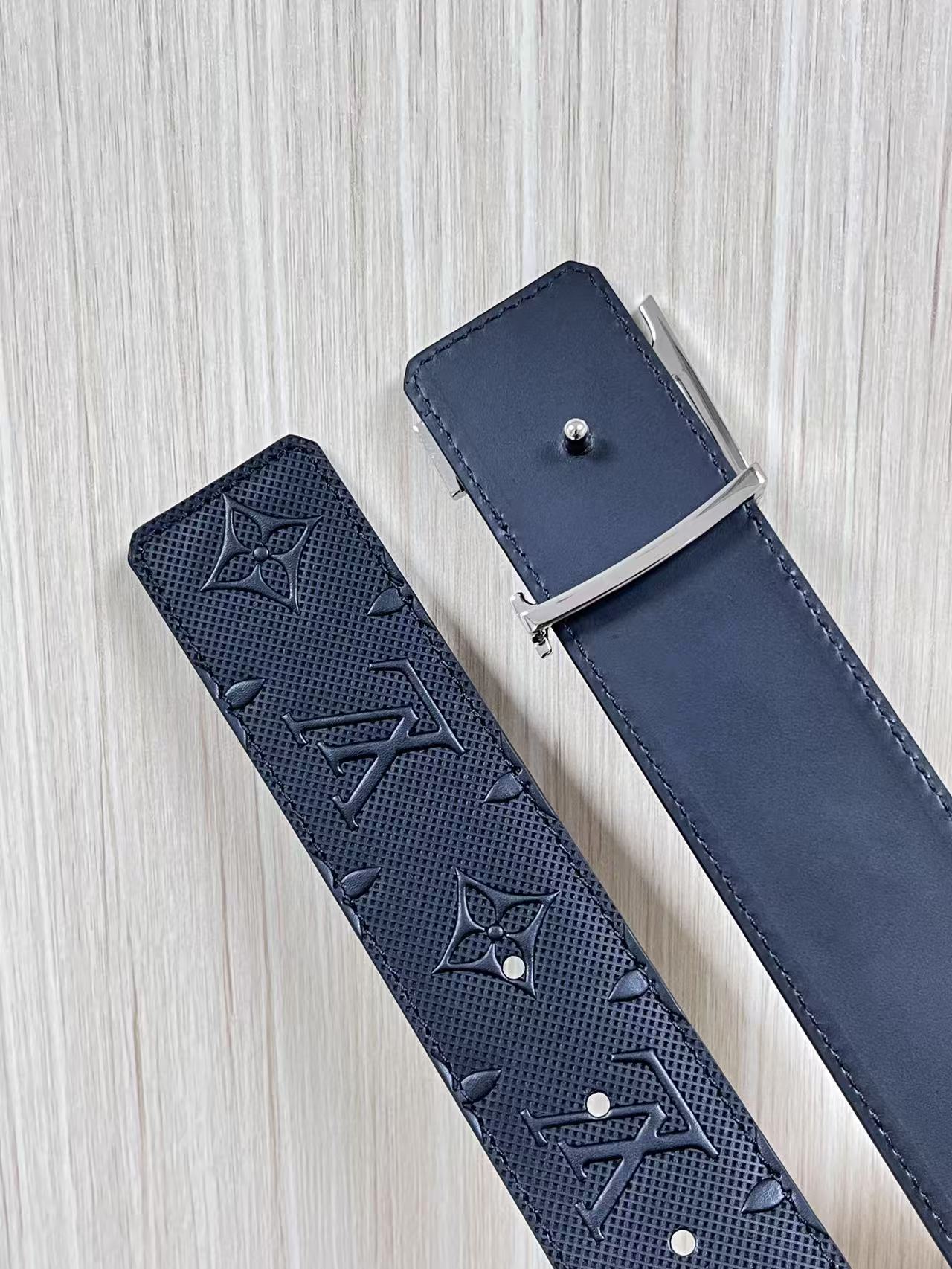 4.0宽双面进口牛皮，压针孔，搭配精品钢扣。休闲，简单，时尚大方，官网对版。4.0宽压针扣，布纹扣