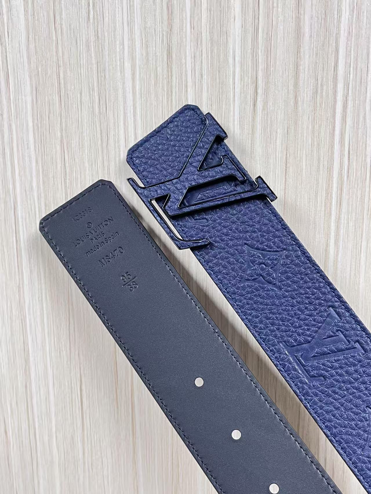 当季新款到货，4.0一面小牛皮兰荔枝纹纹压花，一面小牛皮平纹皮，精品扣实物实拍，4.0宽蓝色贴皮扣。