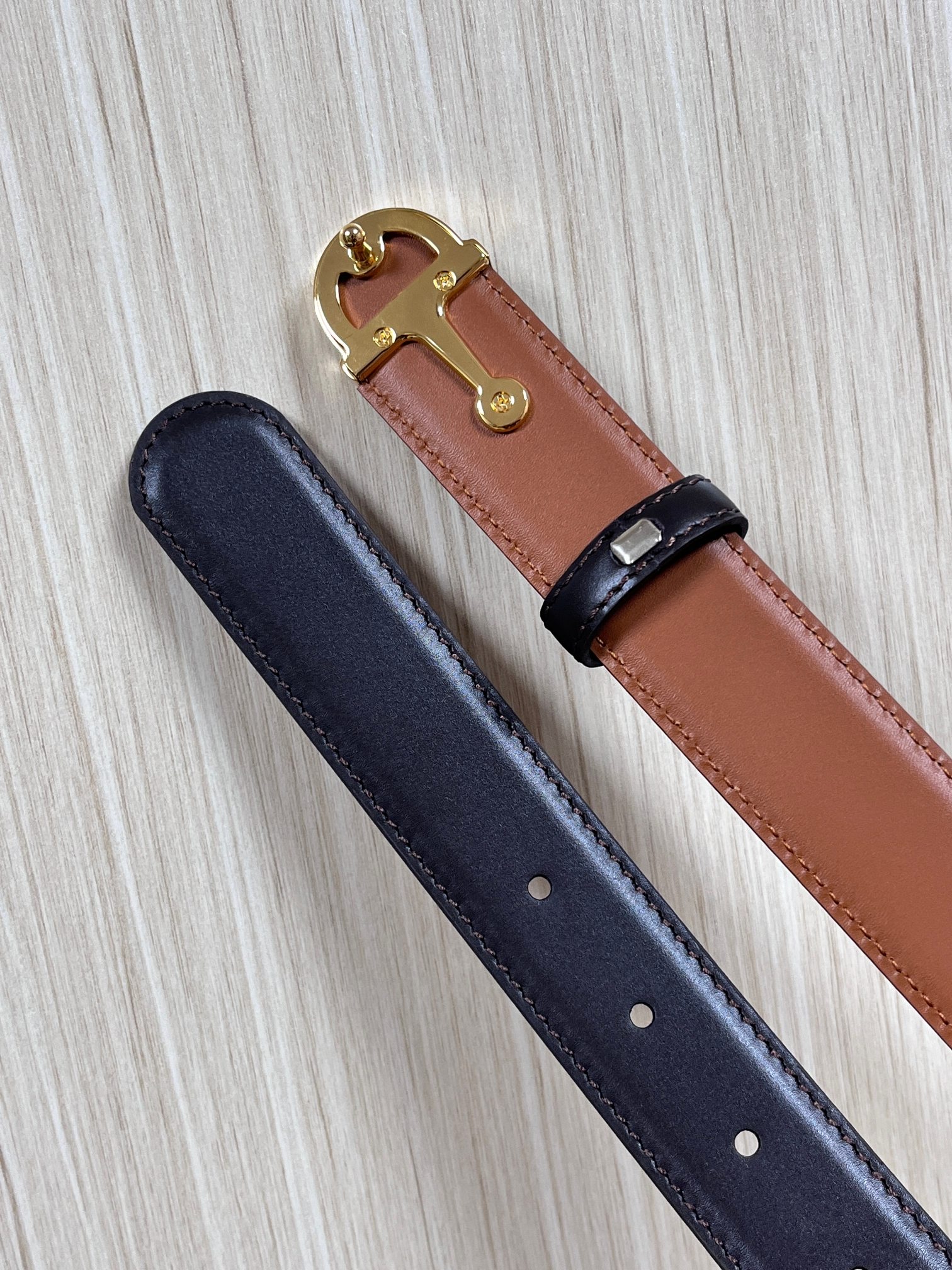 当季新款，3.0宽双面平纹进口头层，一面黑/一面土黄，搭配精品螺丝挂扣3.0黑土黄