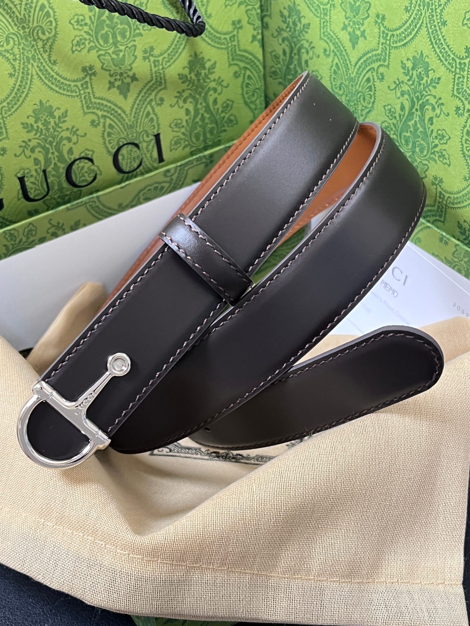 NO:882811,Original order, new season, 3.0 wide double-sided plain weave imported top layer, one side black/one side gray with high-quality screw buckle, 3.0 wide plain weave black and khaki, belt19860909原单当季新款,3.0宽双面平纹进口头层,一面黑/一面灰搭配精品螺丝挂扣 3.0宽平纹黑土黄,皮带,Belt