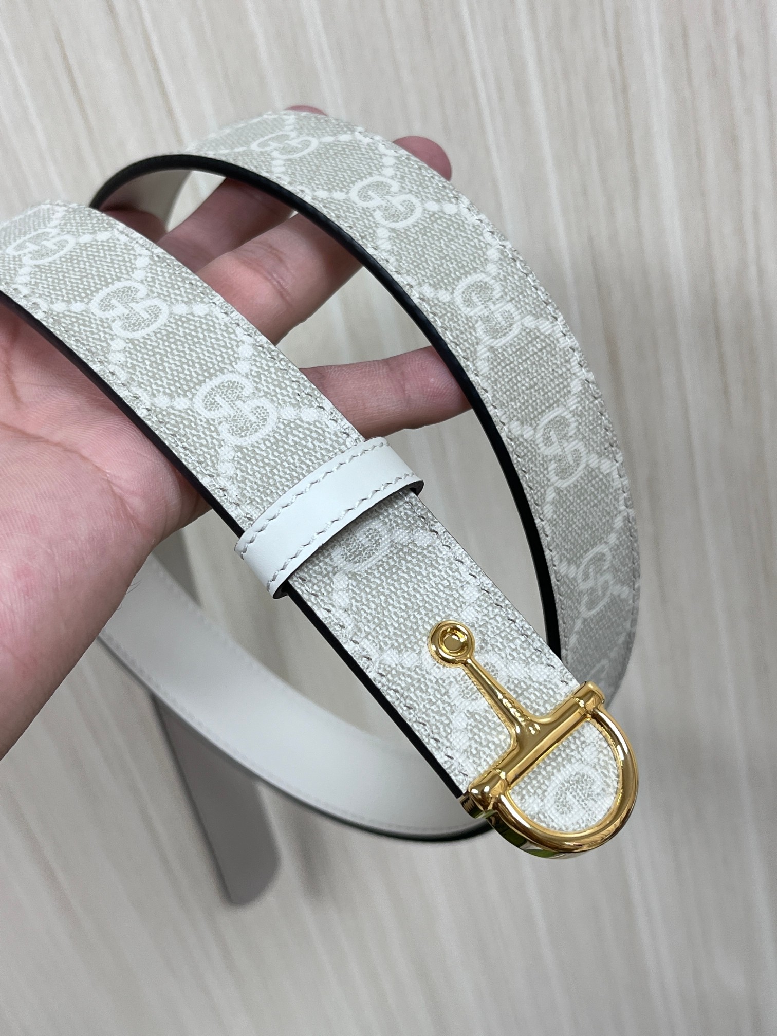 当季新款，3.0宽双面平纹进口头层，一面帆布印花/一面米色进口牛皮，搭配精品螺丝挂扣3.0宽平纹米色螺丝