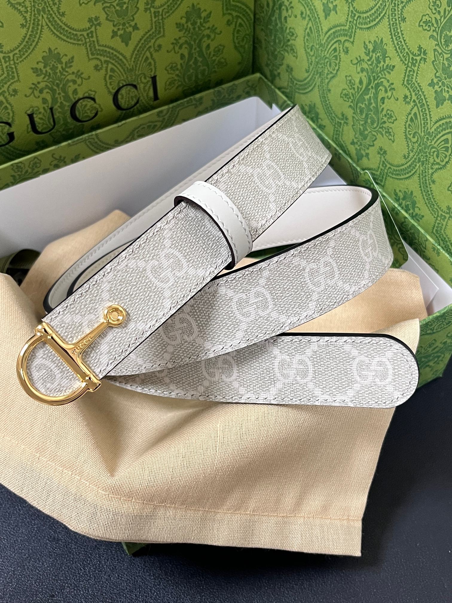NO:882779,Original order, new season, 3.0 wide double-sided plain weave imported top layer, one side canvas print/one side beige imported cowhide, with high-quality screw buckle 3.0 wide plain weave beige screw buckle, belt, cowhide19860909原单当季新款,3.0宽双面平纹进口头层,一面帆布印花/一面米色进口牛皮,搭配精品螺丝挂扣 3.0宽平纹米色螺丝挂扣,皮带,cowhide,Belt
