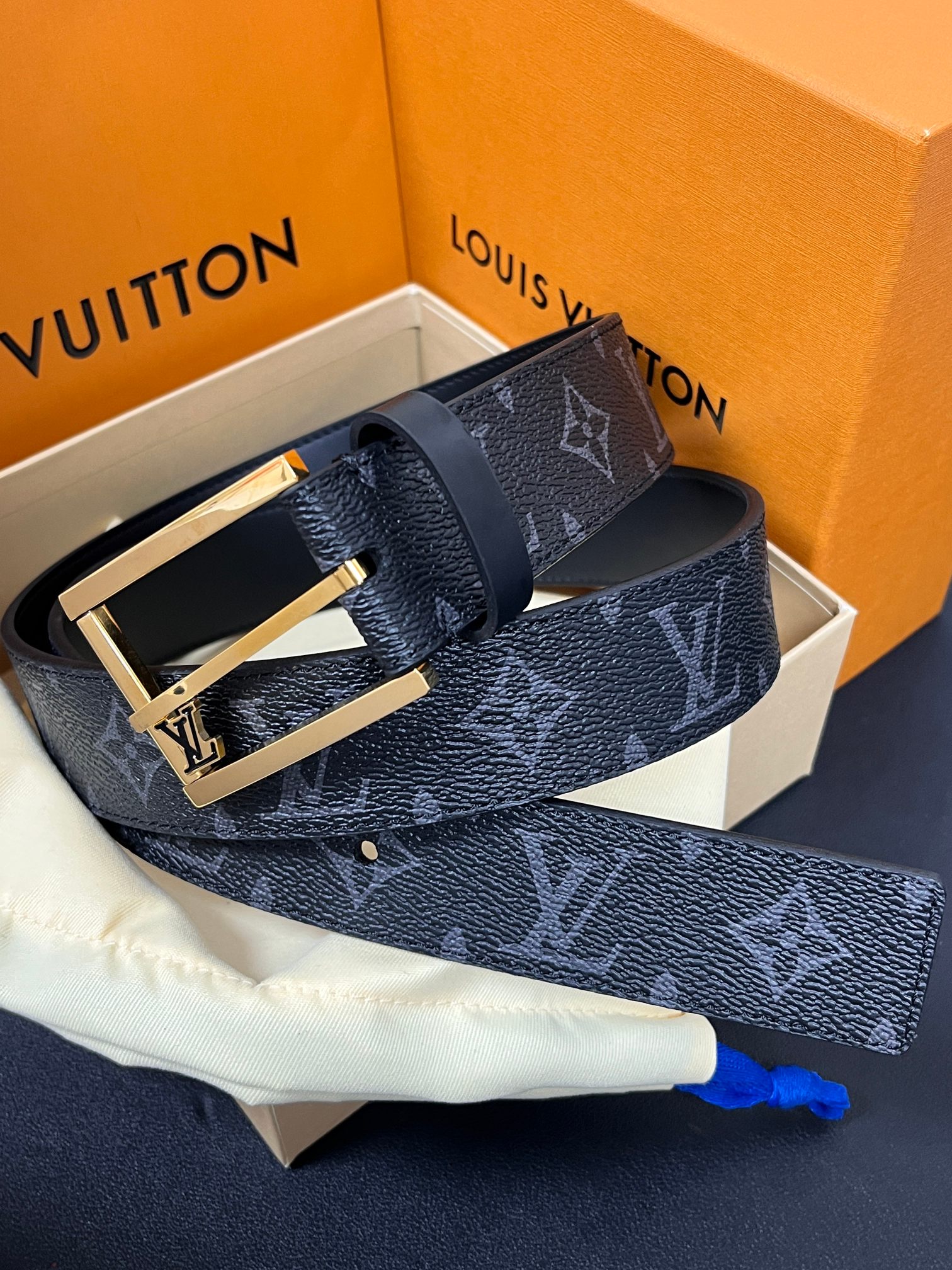 NO:763943,3.5 width new season, double-sided imported calf leather, one side calf leather, one side canvas printing, with high-quality steel original quality, pipe network version. 3.5 wide black flower pin buckle..., belt, cowhide198609093.5宽当季新款,双面进口小牛皮,一面小牛皮荔,一面帆布印花,搭配精品钢原单质量,管网对版.3.5宽黑花针扣..,皮带,cowhide,Belt
