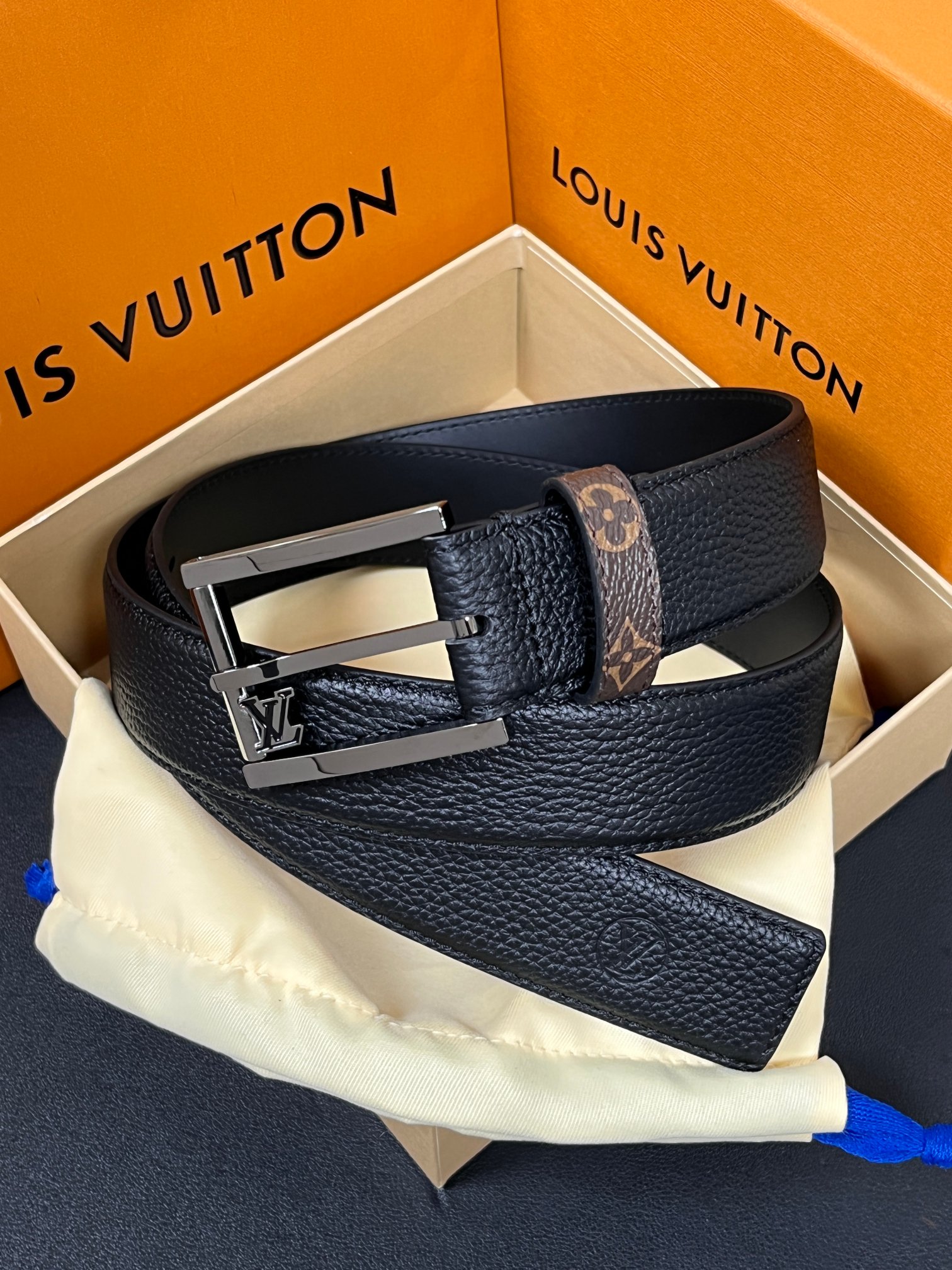 NO:763946,3.5 width new season, double-sided imported calfskin, with pebbled pattern, matched with high-quality steel original quality, pipe network version. 3.5 pin buckle. pebbled pattern., belt, cowhide198609093.5宽当季新款,双面进口小牛皮,配荔枝纹纹,搭配精品钢原单质量,管网对版.3.5针扣.荔枝纹.,皮带,cowhide,Belt