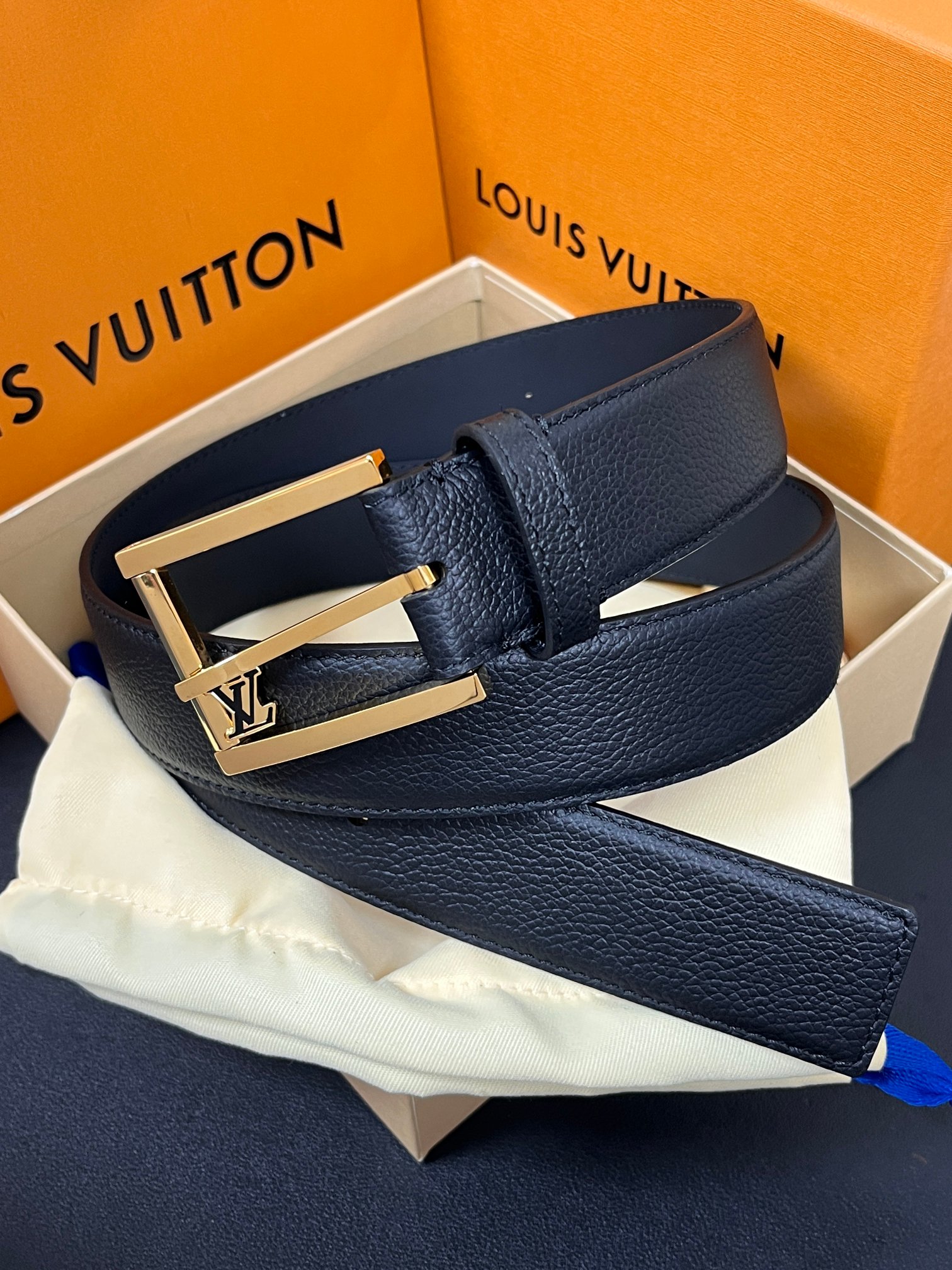 NO:763949,3.5cm double-sided imported calfskin, with diamond pattern, matched with high-quality steel, original quality, pipe network matching. 3.5 pin buckle. Diamond, belt, cowhide198609093.5cm双面进口小牛皮,配钻石纹,搭配精品钢原单质量,管网对版.3.5针扣.钻石,皮带,cowhide,Belt