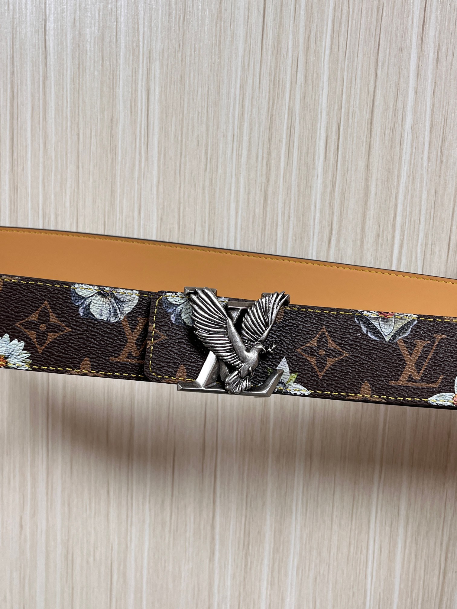 当季新款，LV Initiales Monogram Flower系列40毫米可翻转腰带重新诠释了经典的