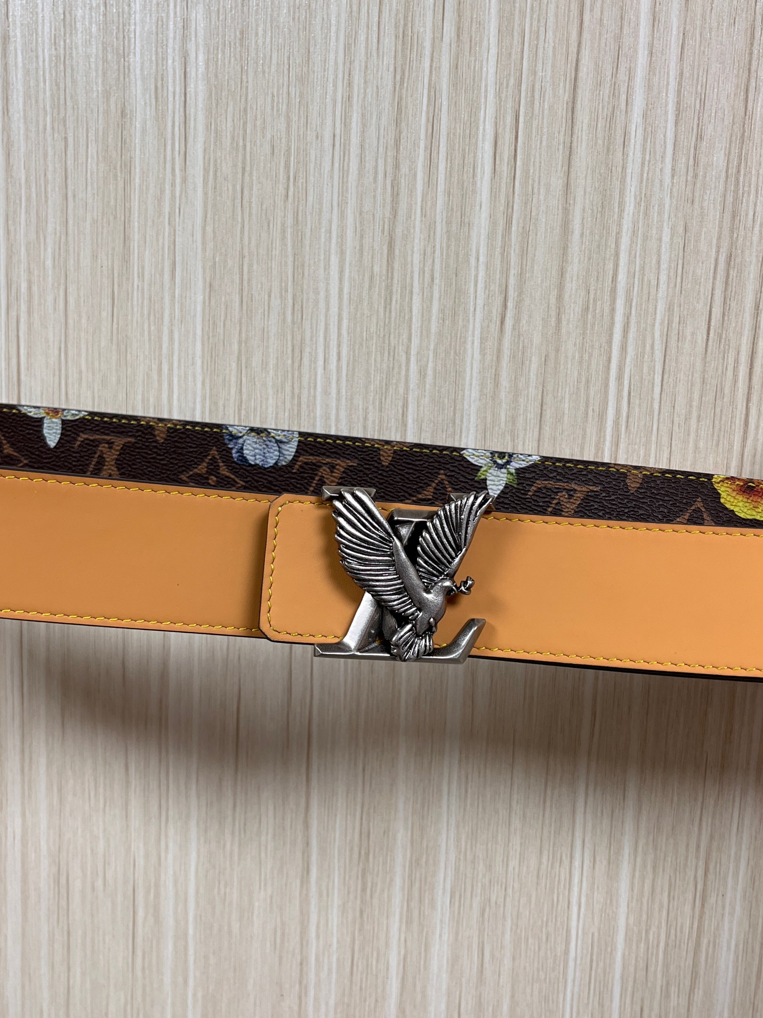 当季新款，LV Initiales Monogram Flower系列40毫米可翻转腰带重新诠释了经典的