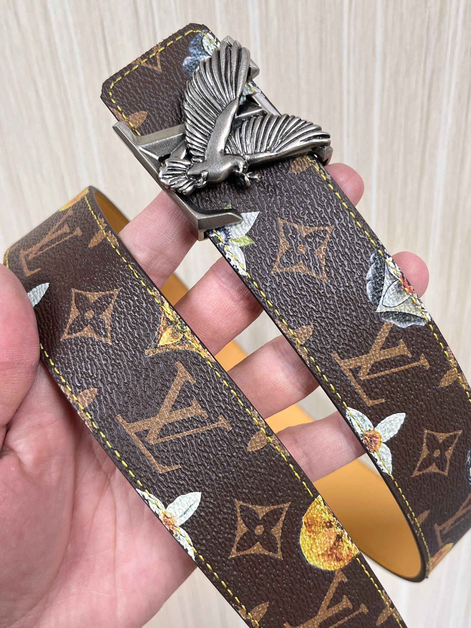 当季新款，LV Initiales Monogram Flower系列40毫米可翻转腰带重新诠释了经典的