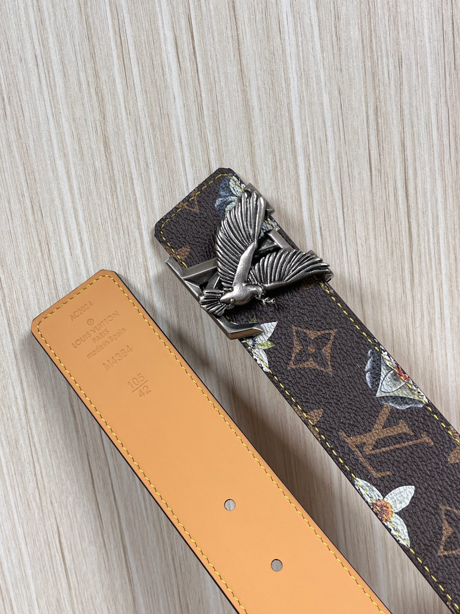 当季新款，LV Initiales Monogram Flower系列40毫米可翻转腰带重新诠释了经典的