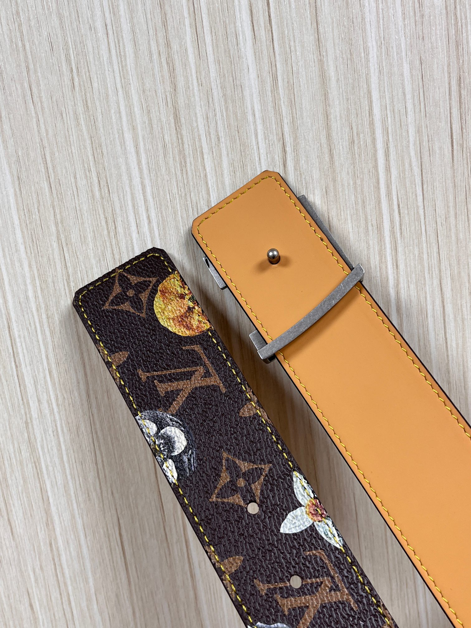 当季新款，LV Initiales Monogram Flower系列40毫米可翻转腰带重新诠释了经典的