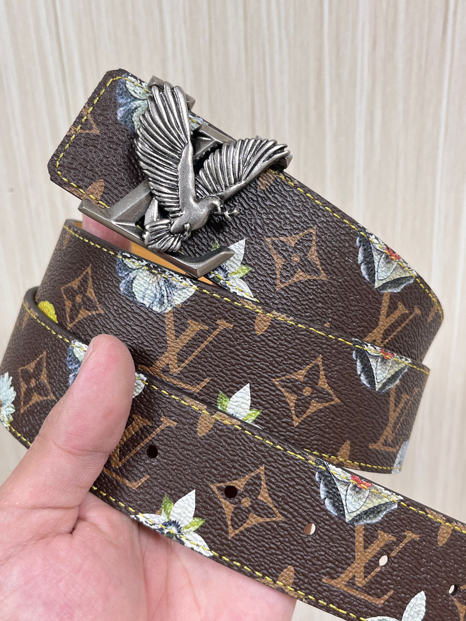 当季新款，LV Initiales Monogram Flower系列40毫米可翻转腰带重新诠释了经典的