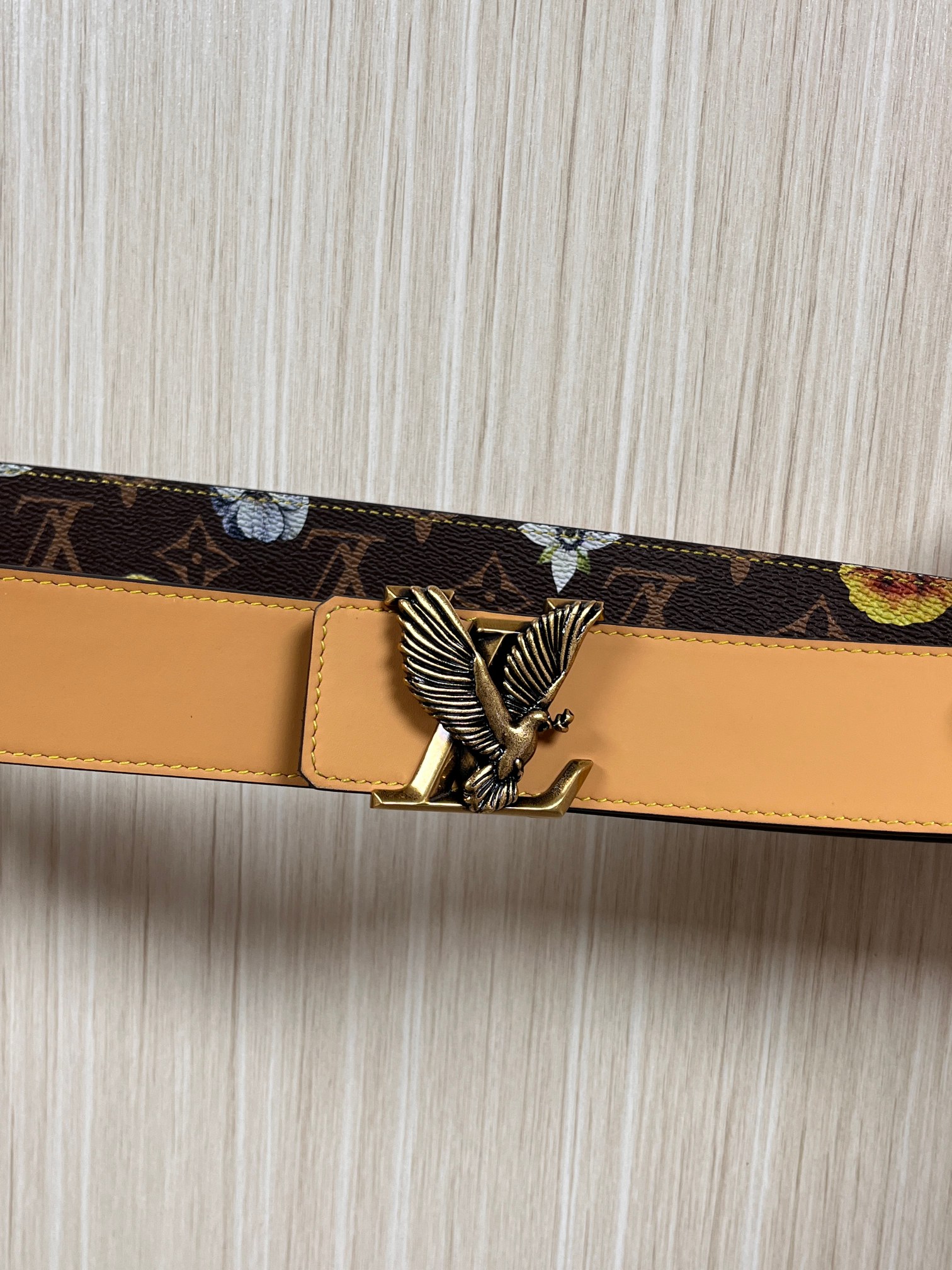 当季新款，LV Initiales Monogram Flower系列40毫米可翻转腰带重新诠释了经典的