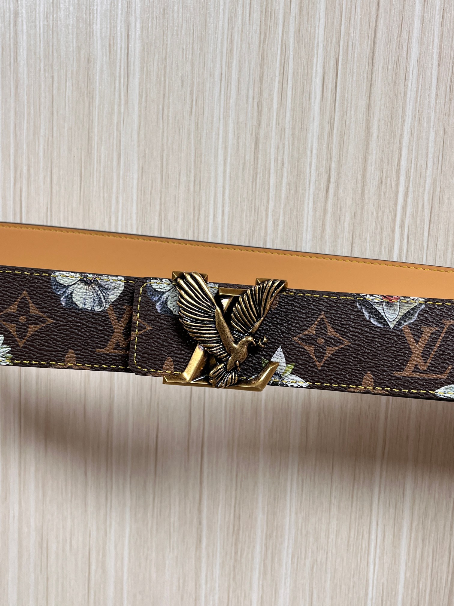 当季新款，LV Initiales Monogram Flower系列40毫米可翻转腰带重新诠释了经典的