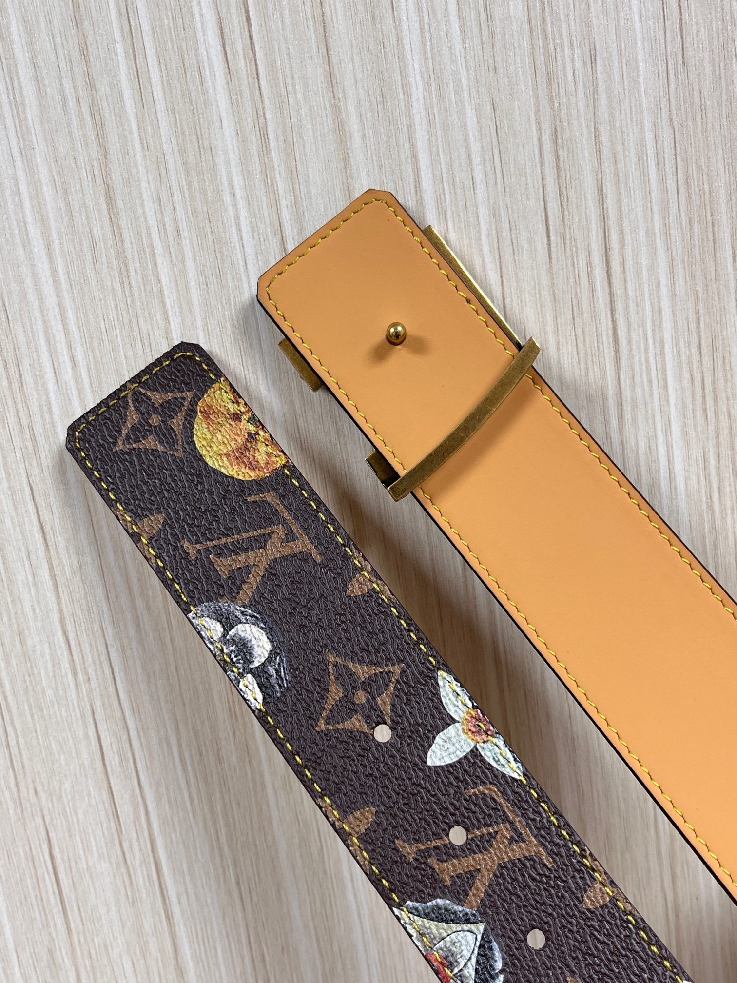 当季新款，LV Initiales Monogram Flower系列40毫米可翻转腰带重新诠释了经典的