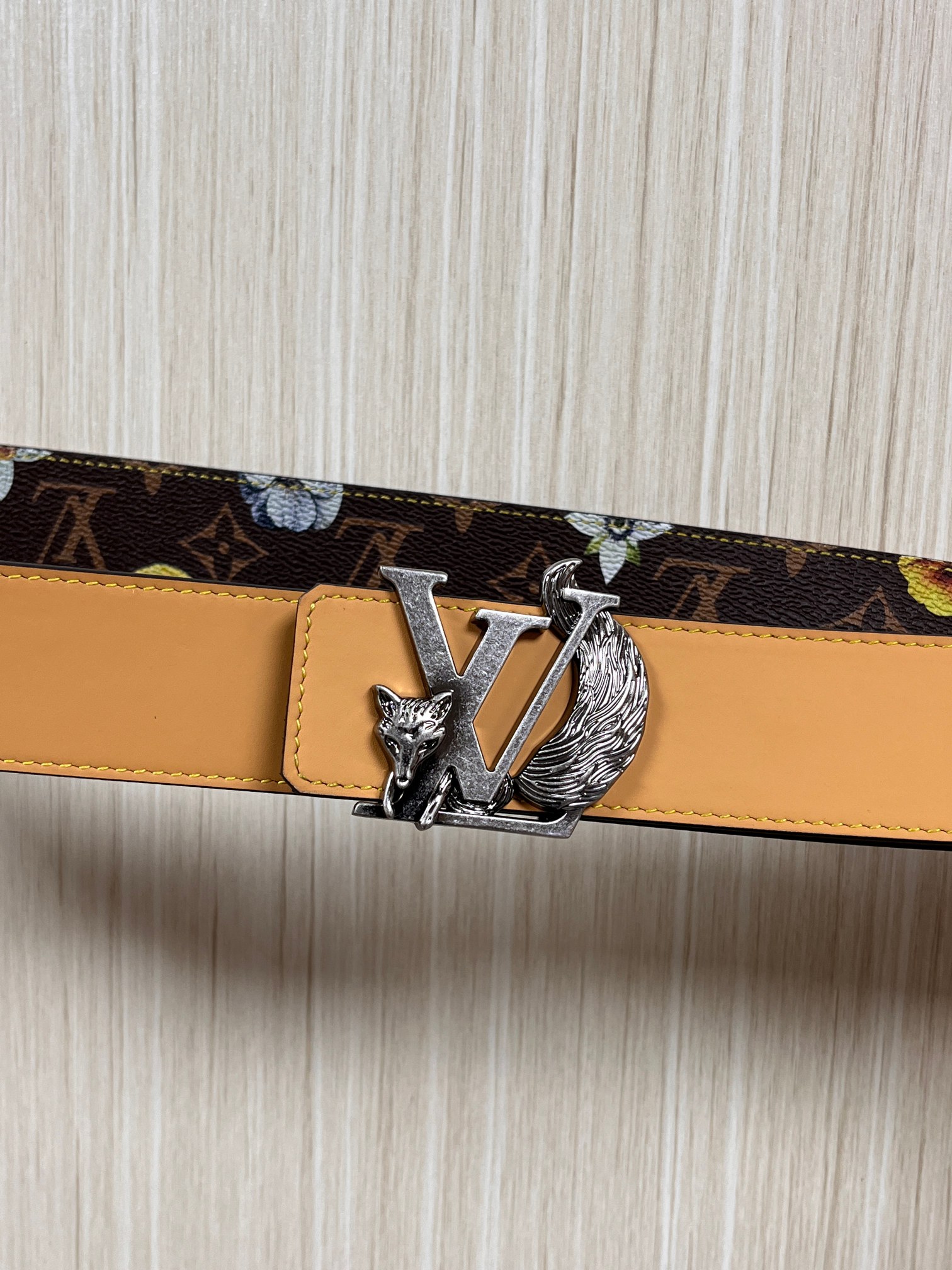 当季新款，LV Initiales Monogram Flower系列40毫米可翻转腰带重新诠释了经典的