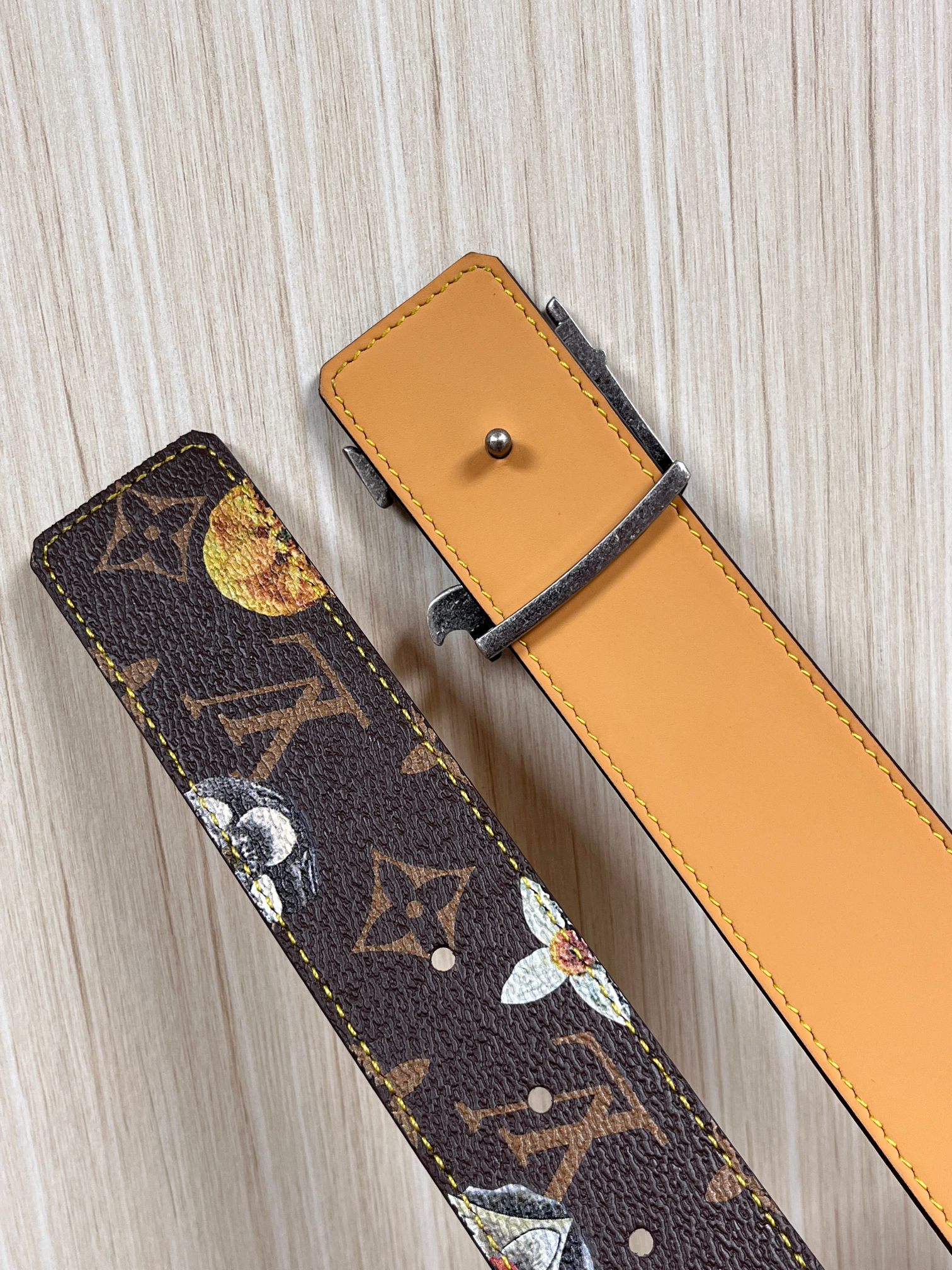 当季新款，LV Initiales Monogram Flower系列40毫米可翻转腰带重新诠释了经典的