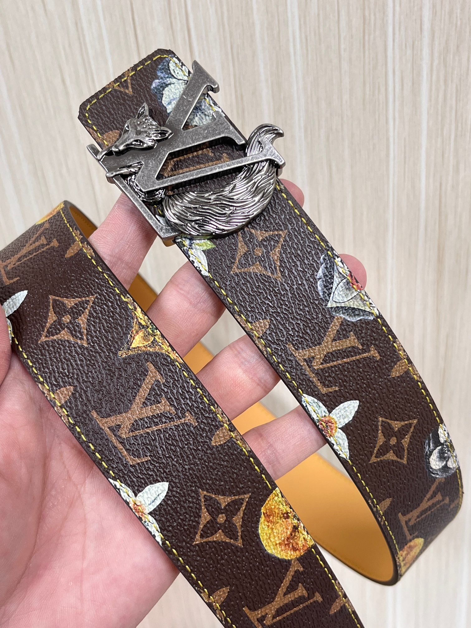 当季新款，LV Initiales Monogram Flower系列40毫米可翻转腰带重新诠释了经典的