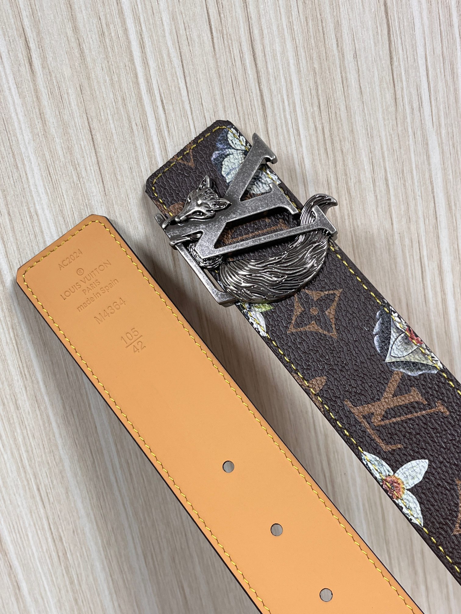 当季新款，LV Initiales Monogram Flower系列40毫米可翻转腰带重新诠释了经典的