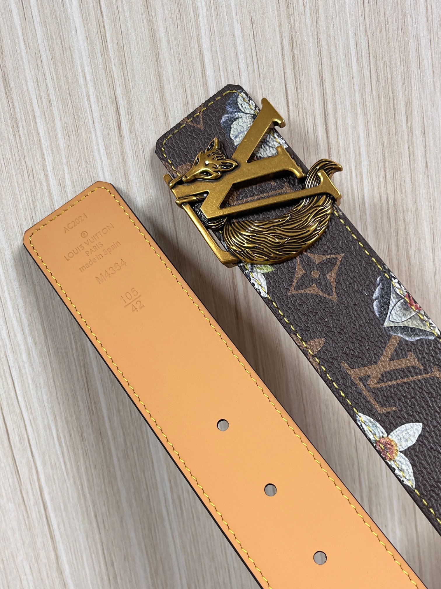 当季新款，LV Initiales Monogram Flower系列40毫米可翻转腰带重新诠释了经典的