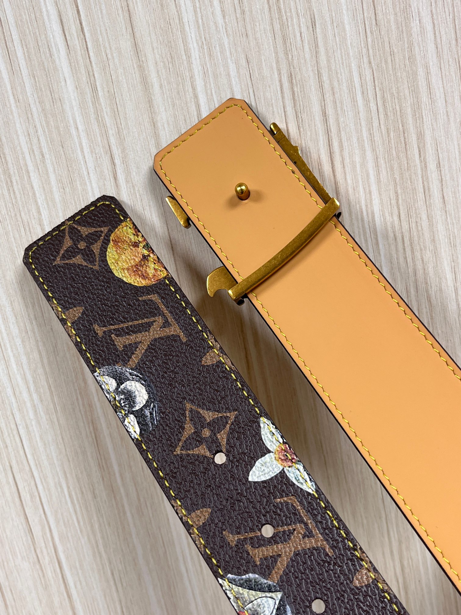 当季新款，LV Initiales Monogram Flower系列40毫米可翻转腰带重新诠释了经典的