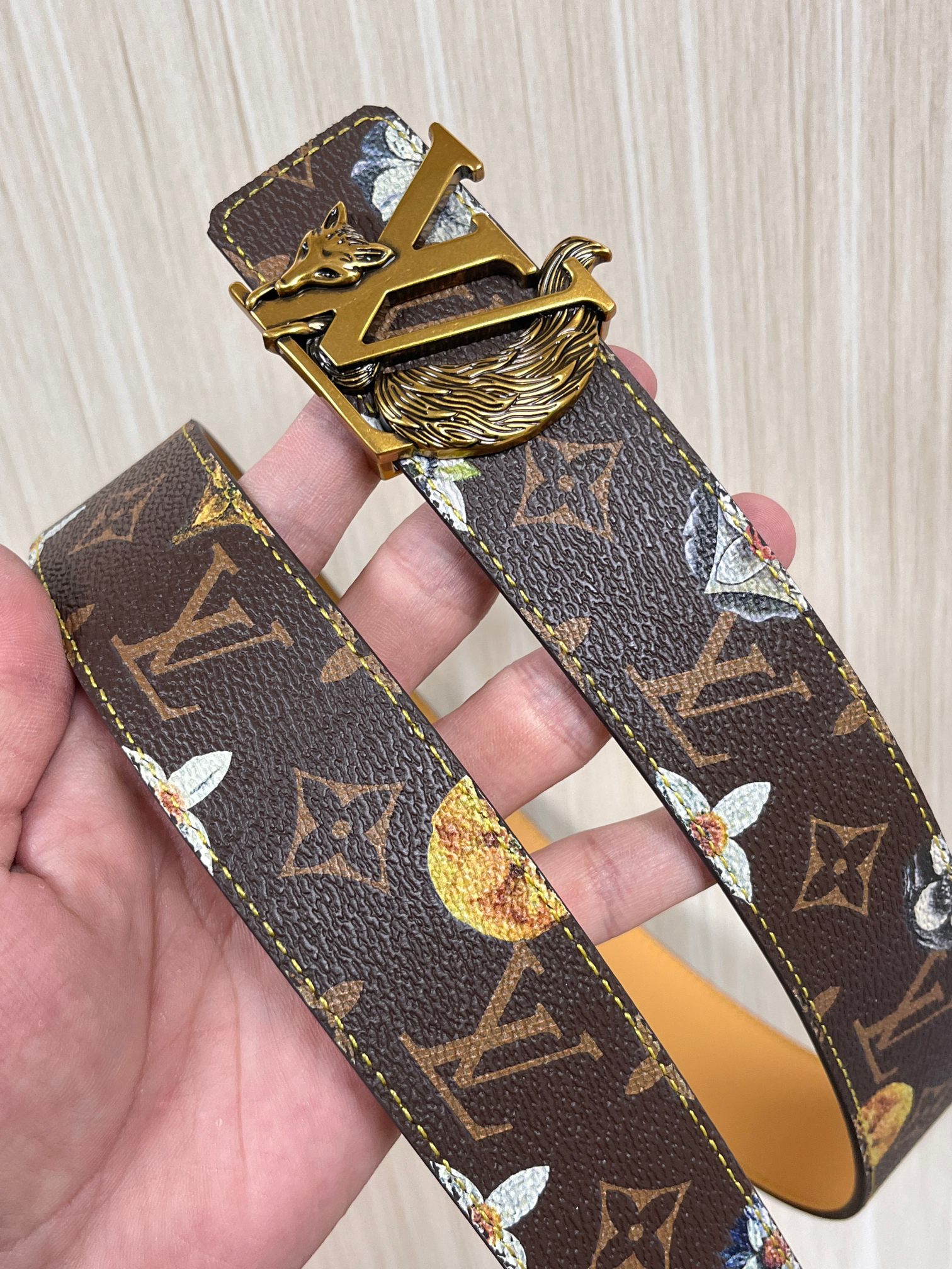 当季新款，LV Initiales Monogram Flower系列40毫米可翻转腰带重新诠释了经典的