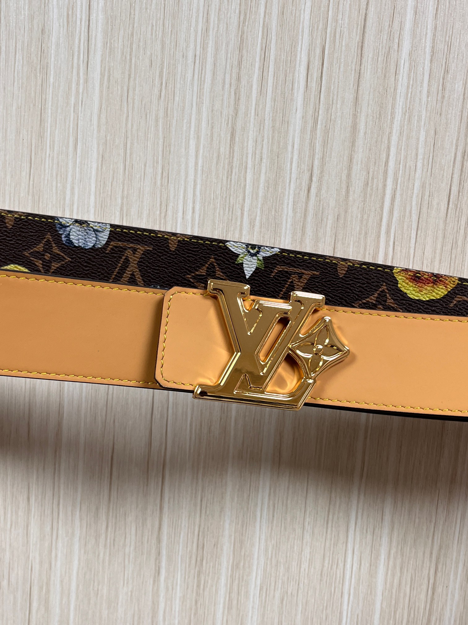 当季新款，LV Initiales Monogram Flower系列40毫米可翻转腰带重新诠释了经典的