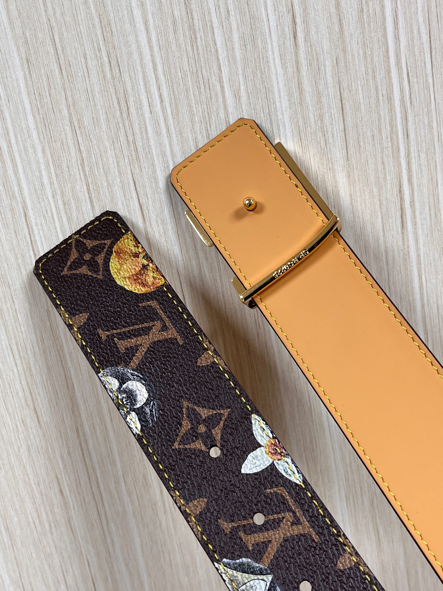 当季新款，LV Initiales Monogram Flower系列40毫米可翻转腰带重新诠释了经典的