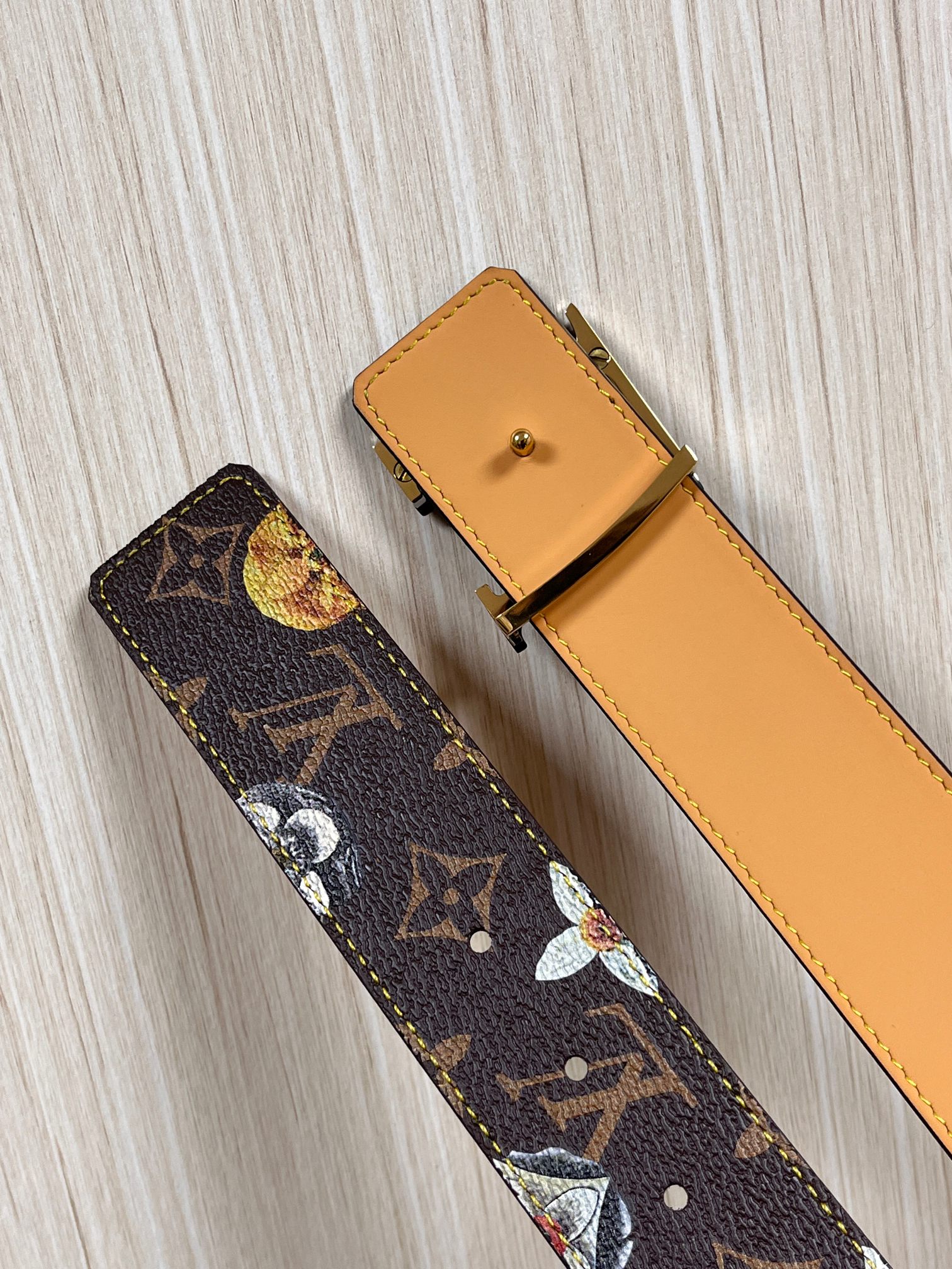 当季新款，LV Initiales Monogram Flower系列40毫米可翻转腰带重新诠释了经典的