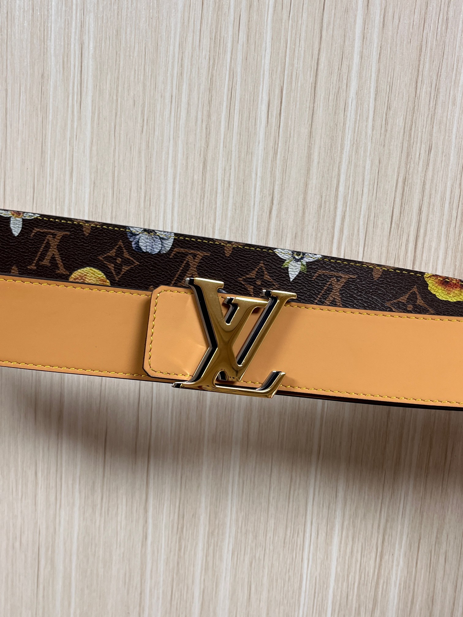 当季新款，LV Initiales Monogram Flower系列40毫米可翻转腰带重新诠释了经典的