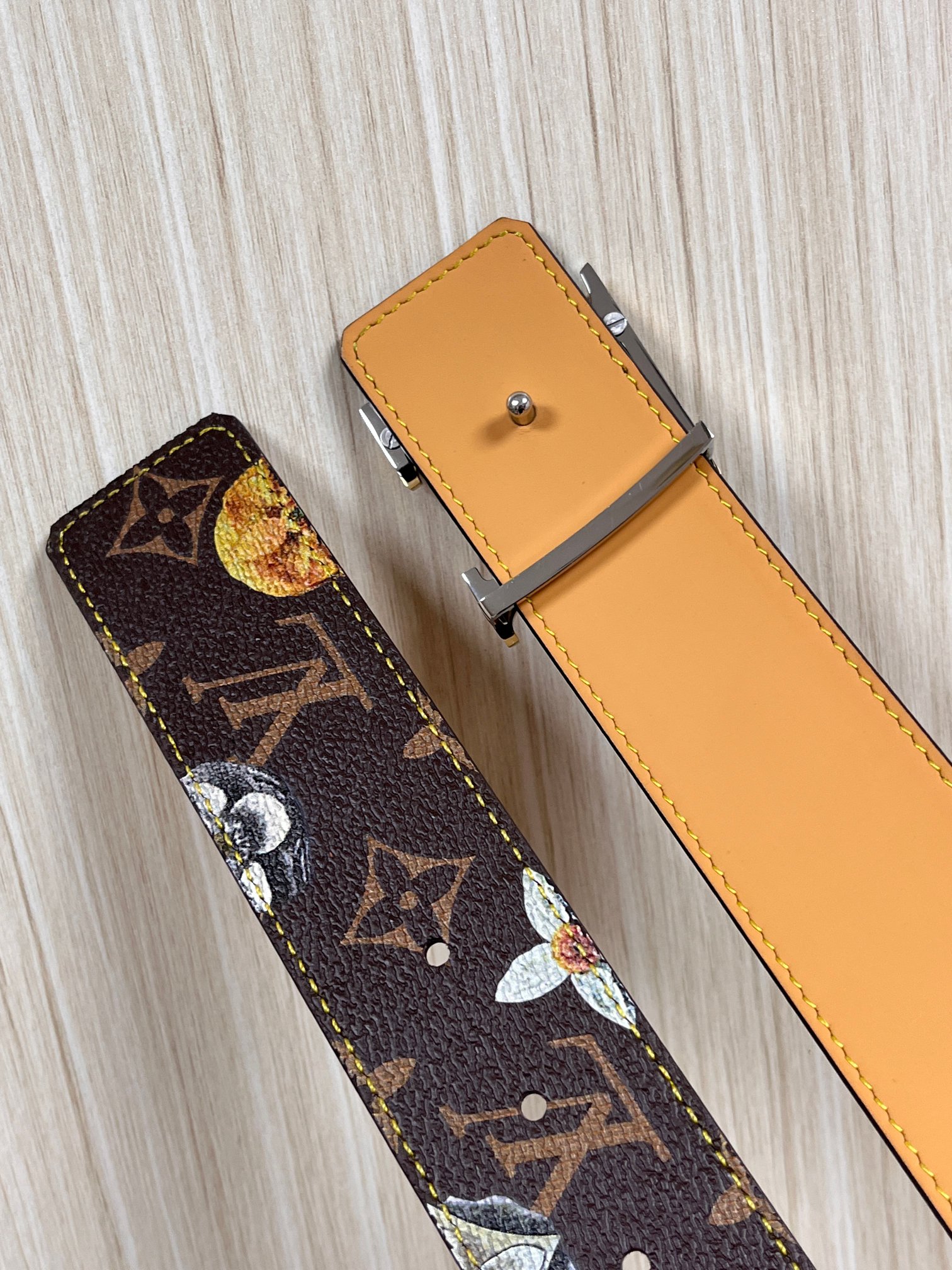 当季新款，LV Initiales Monogram Flower系列40毫米可翻转腰带重新诠释了经典的