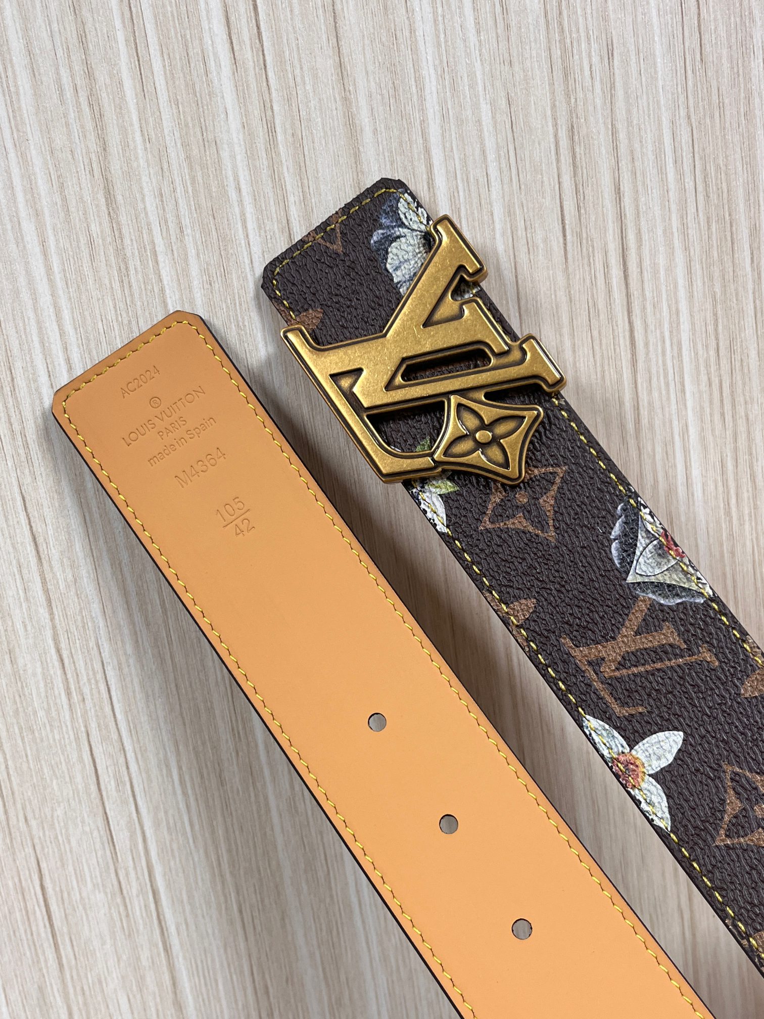 当季新款，LV Initiales Monogram Flower系列40毫米可翻转腰带重新诠释了经典的