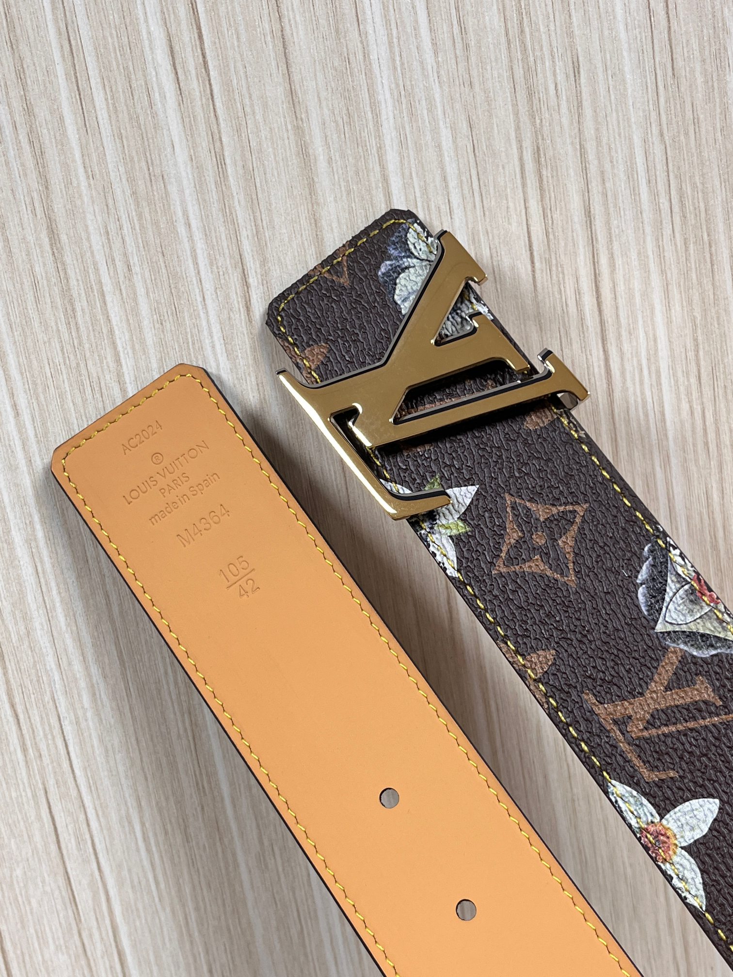 当季新款，LV Initiales Monogram Flower系列40毫米可翻转腰带重新诠释了经典的