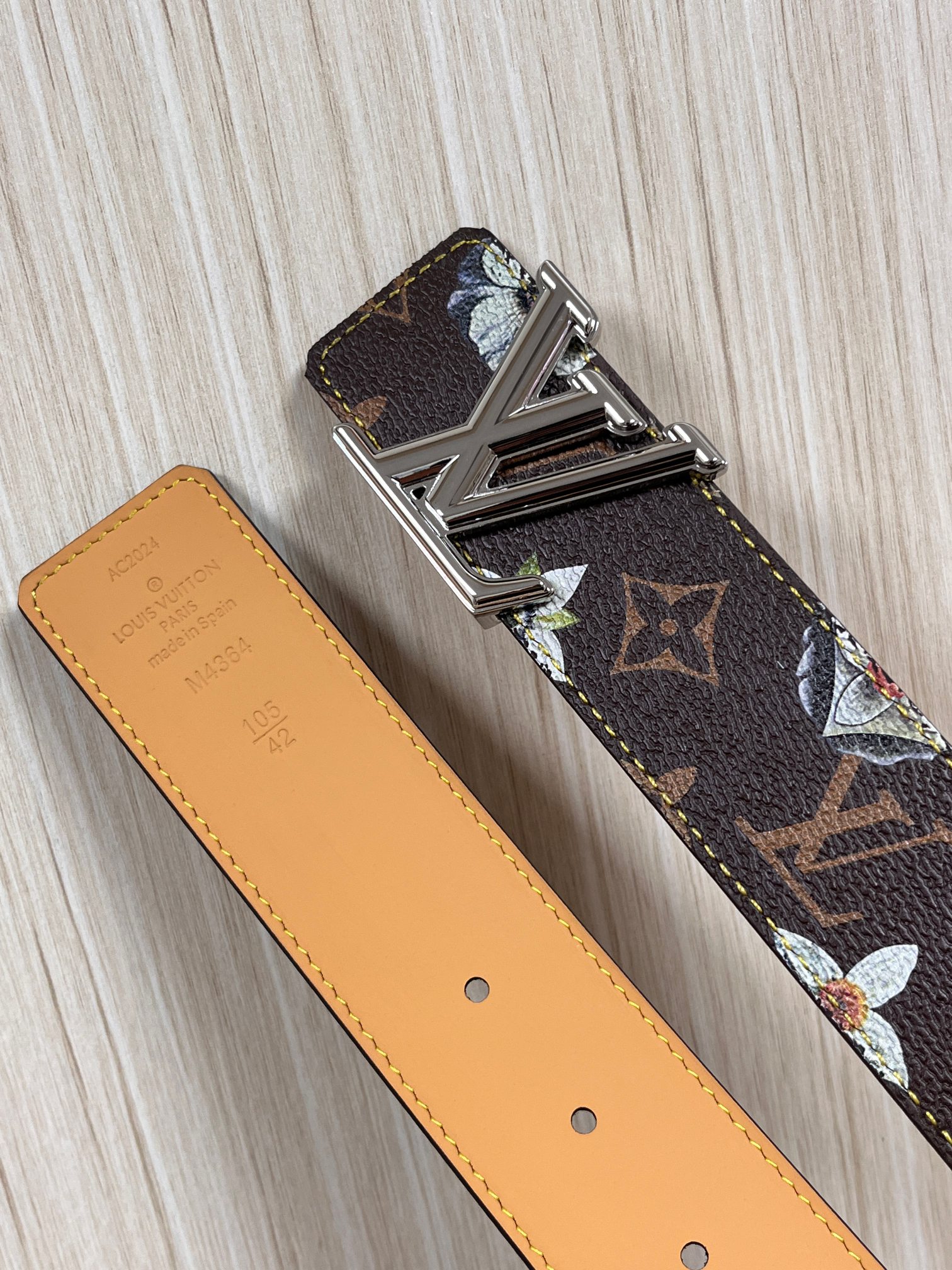 当季新款，LV Initiales Monogram Flower系列40毫米可翻转腰带重新诠释了经典的